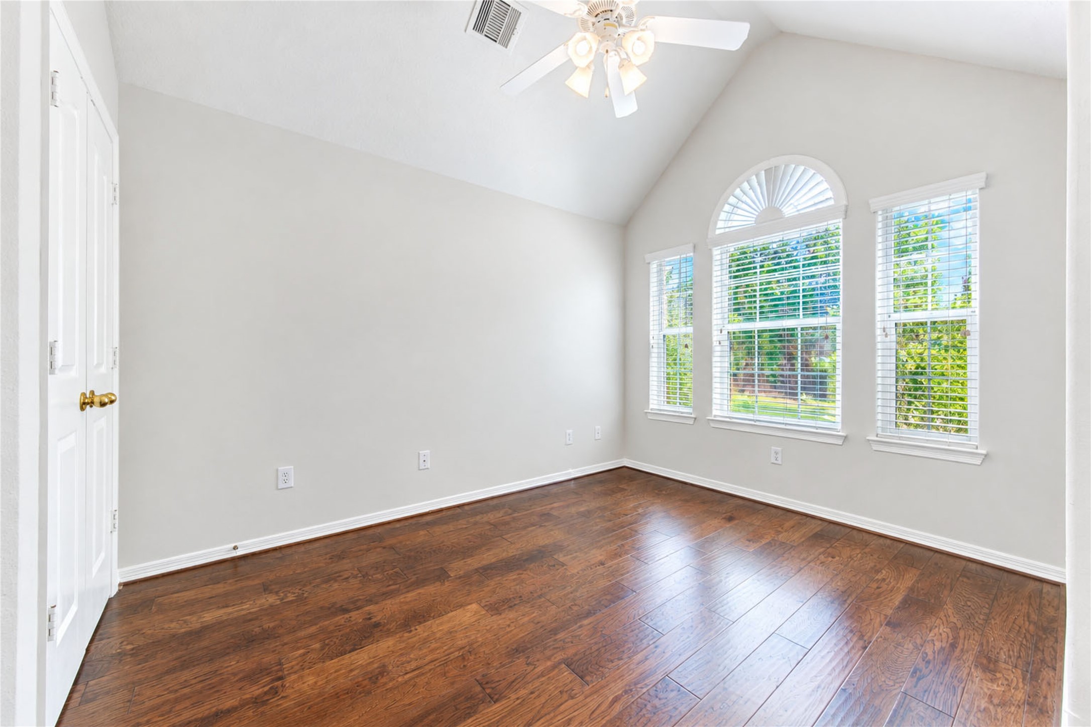 7522 S Linpar Court Property Photo 24