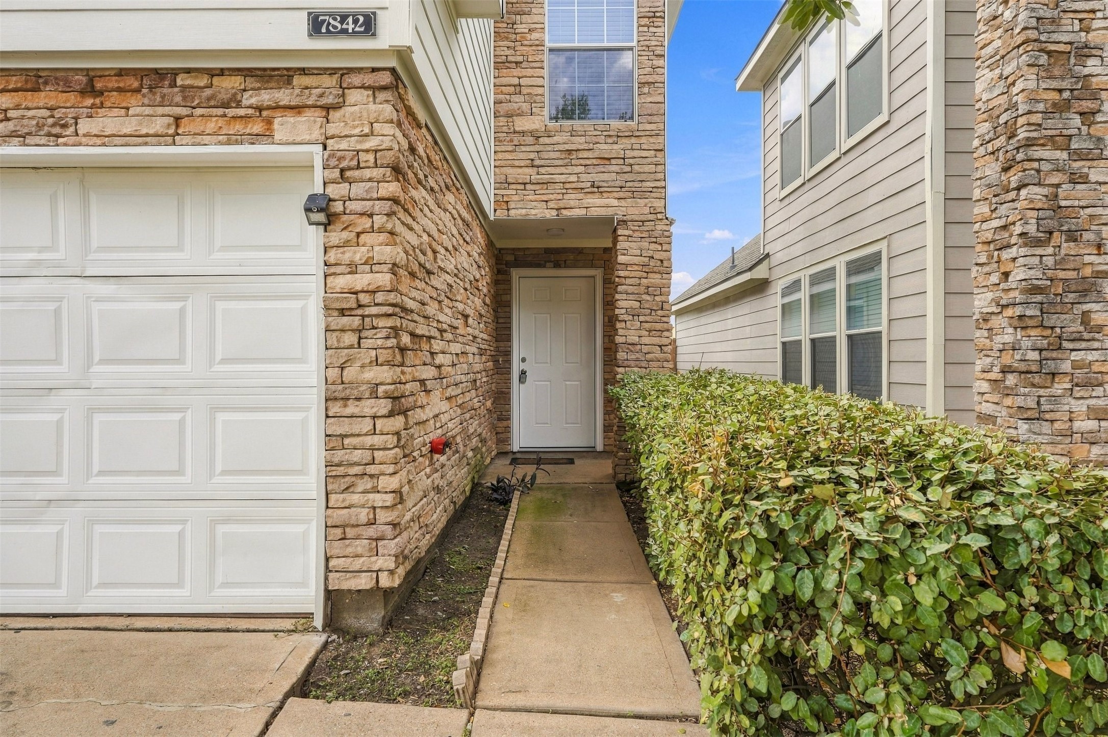7842 Winding Creek View Property Photo 3