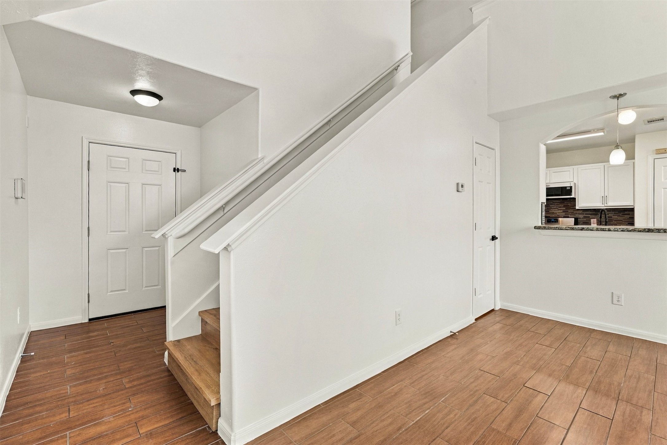 7842 Winding Creek View Property Photo 5