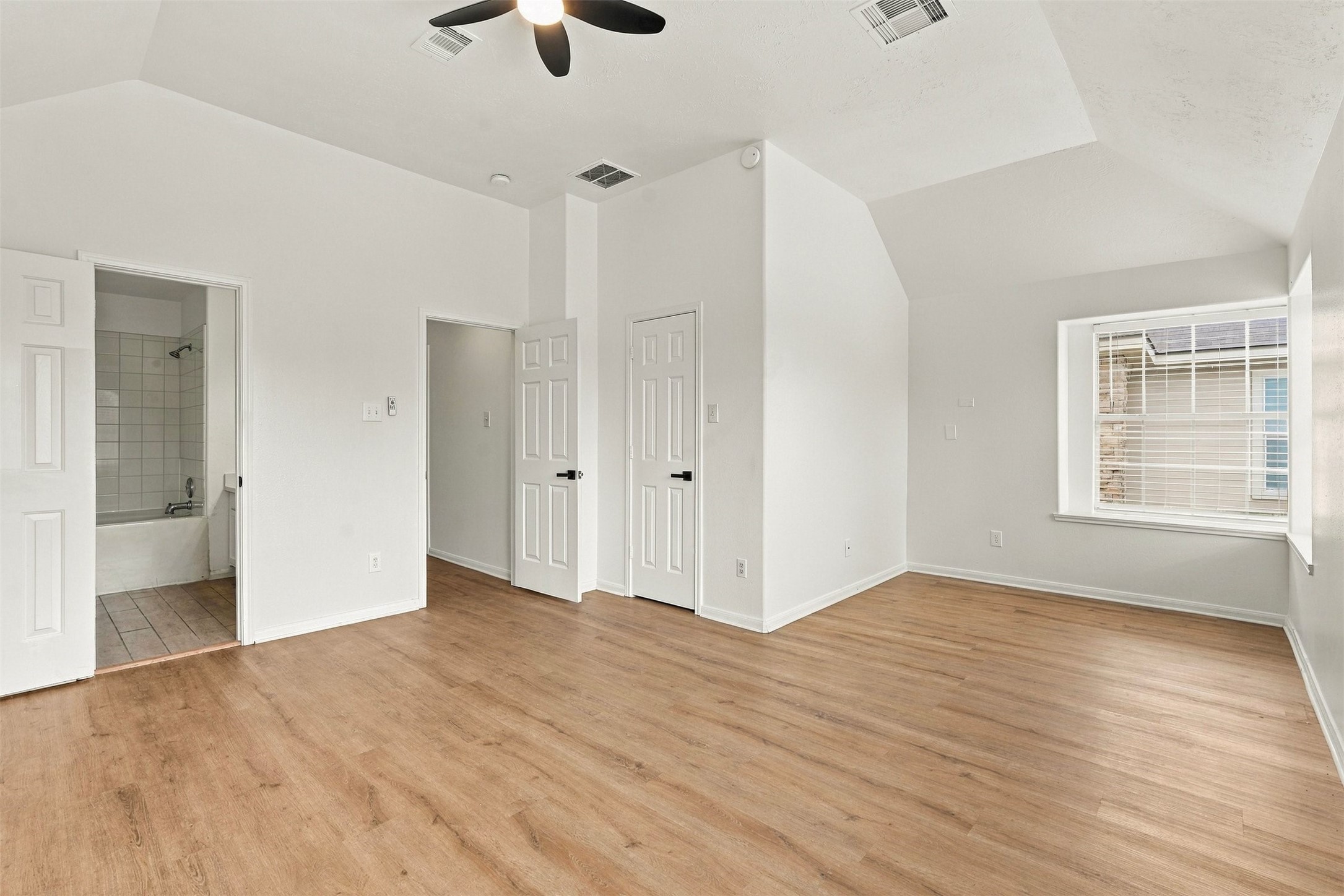 7842 Winding Creek View Property Photo 16