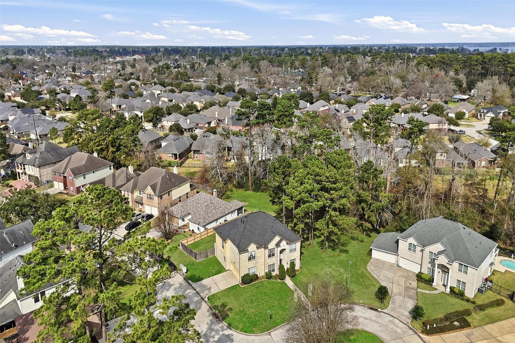 19103 Olympic Circle Property Photo 3