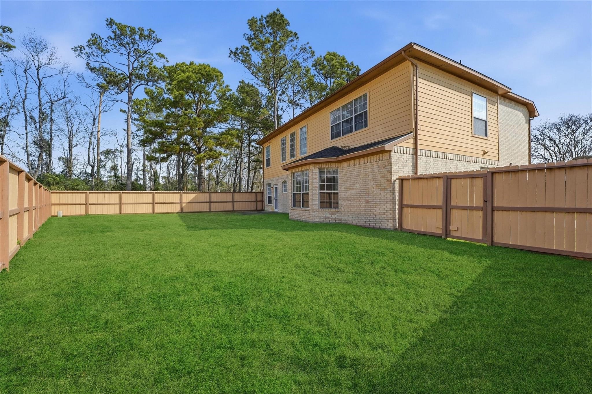 19103 Olympic Circle Property Photo 4