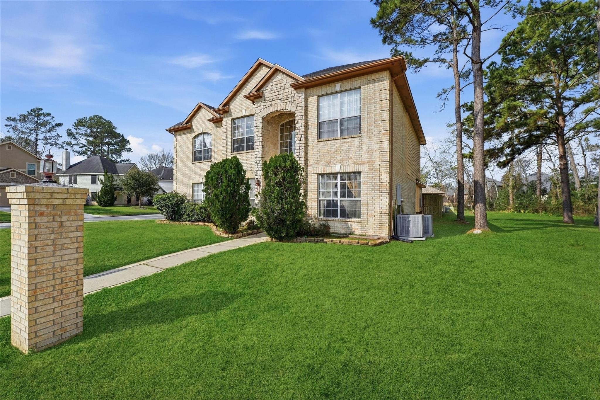 19103 Olympic Circle Property Photo 5