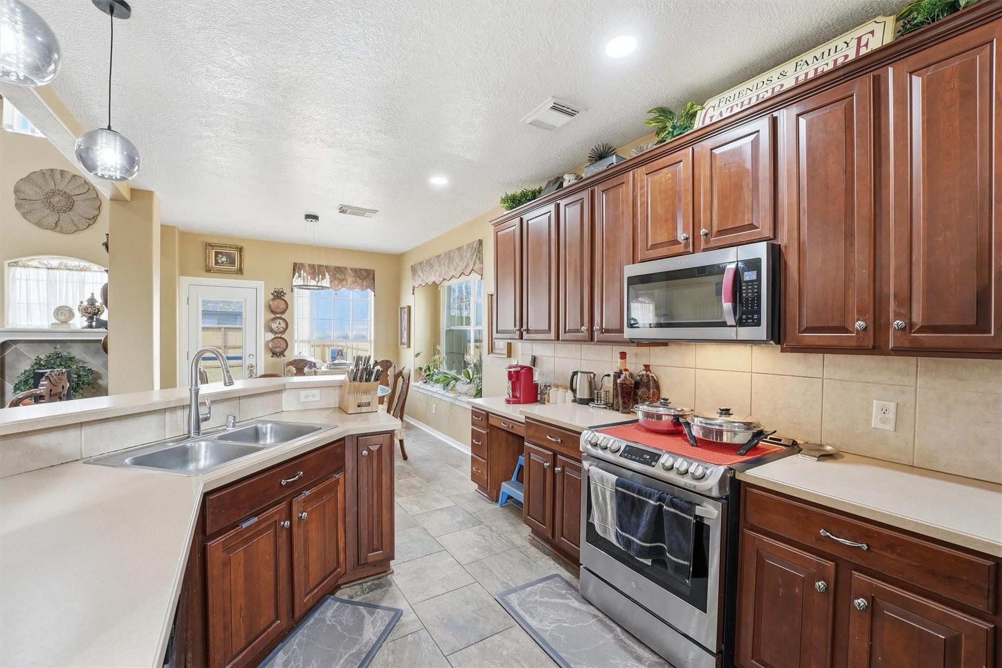 19103 Olympic Circle Property Photo 27