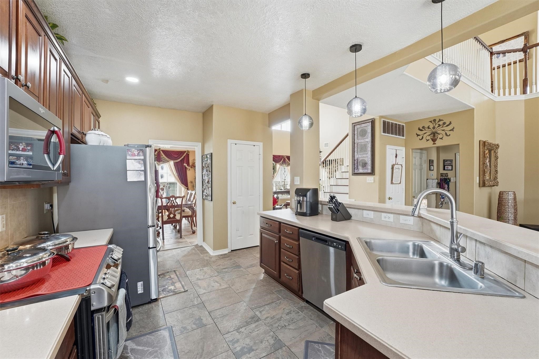 19103 Olympic Circle Property Photo 32