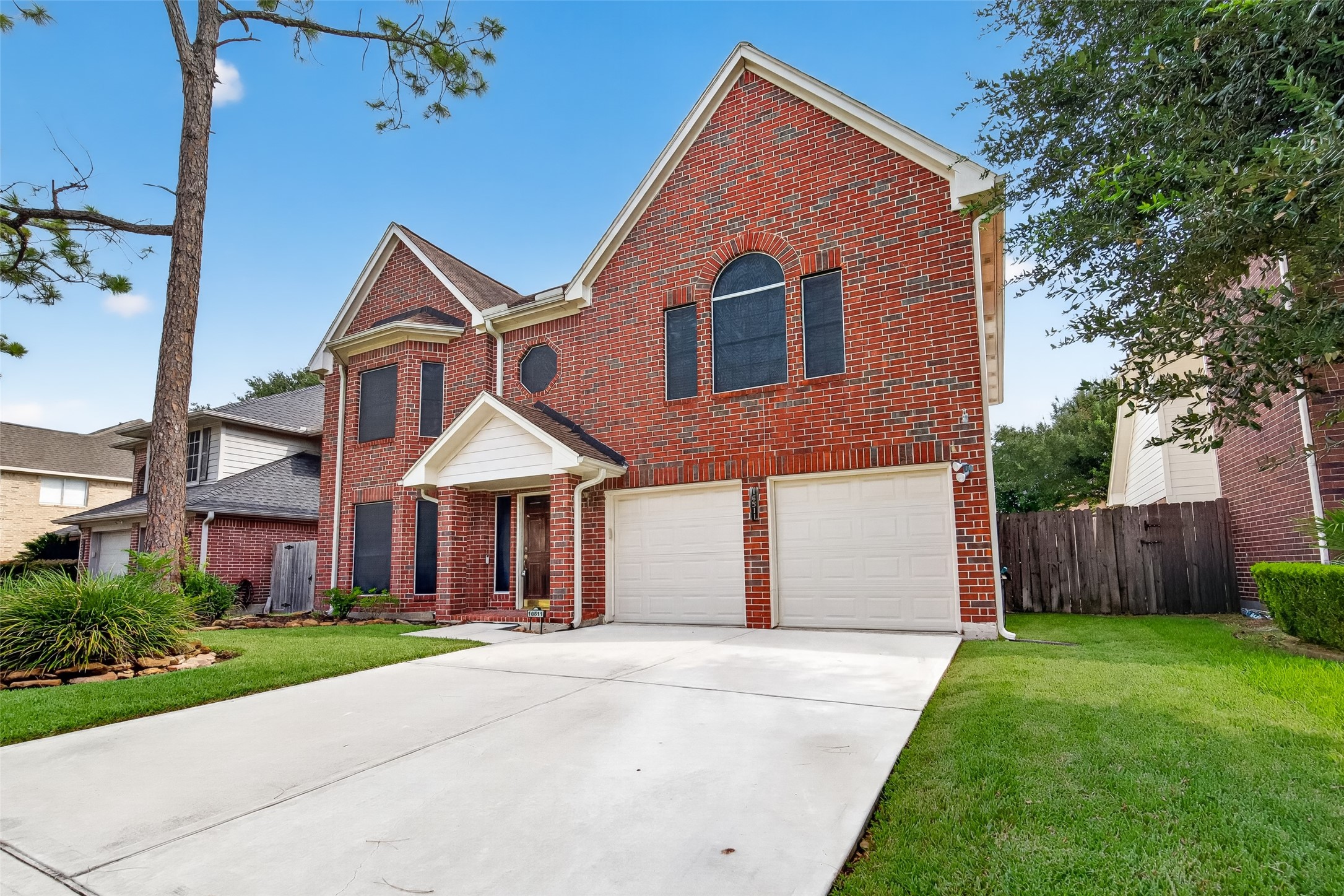 16511 Dawncrest Way Property Photo 3