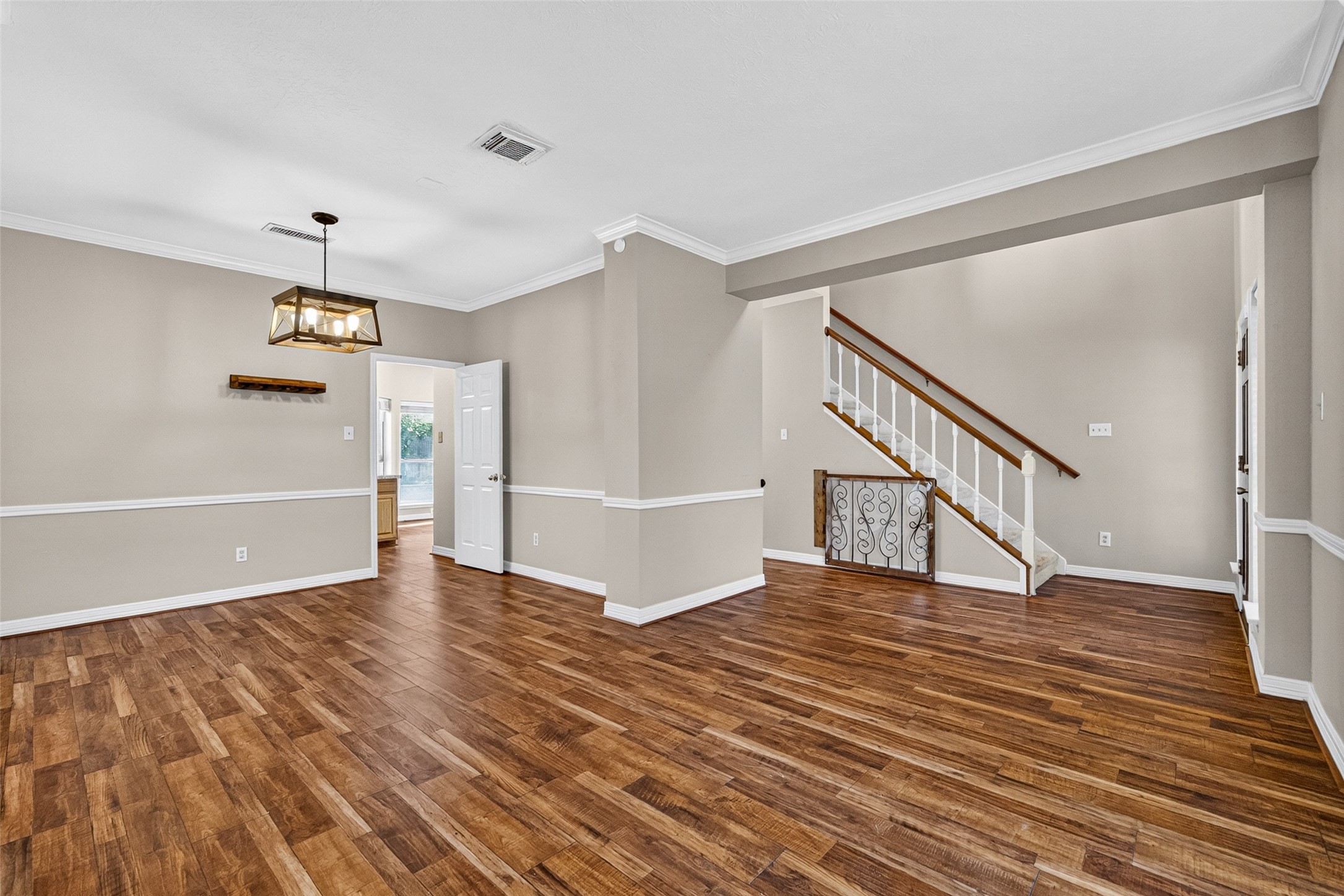 16511 Dawncrest Way Property Photo 5