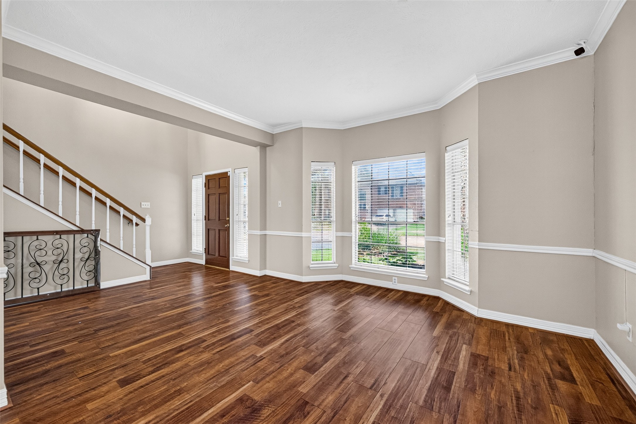 16511 Dawncrest Way Property Photo 6