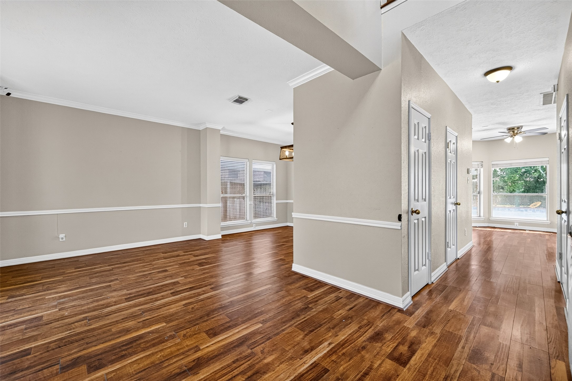 16511 Dawncrest Way Property Photo 7