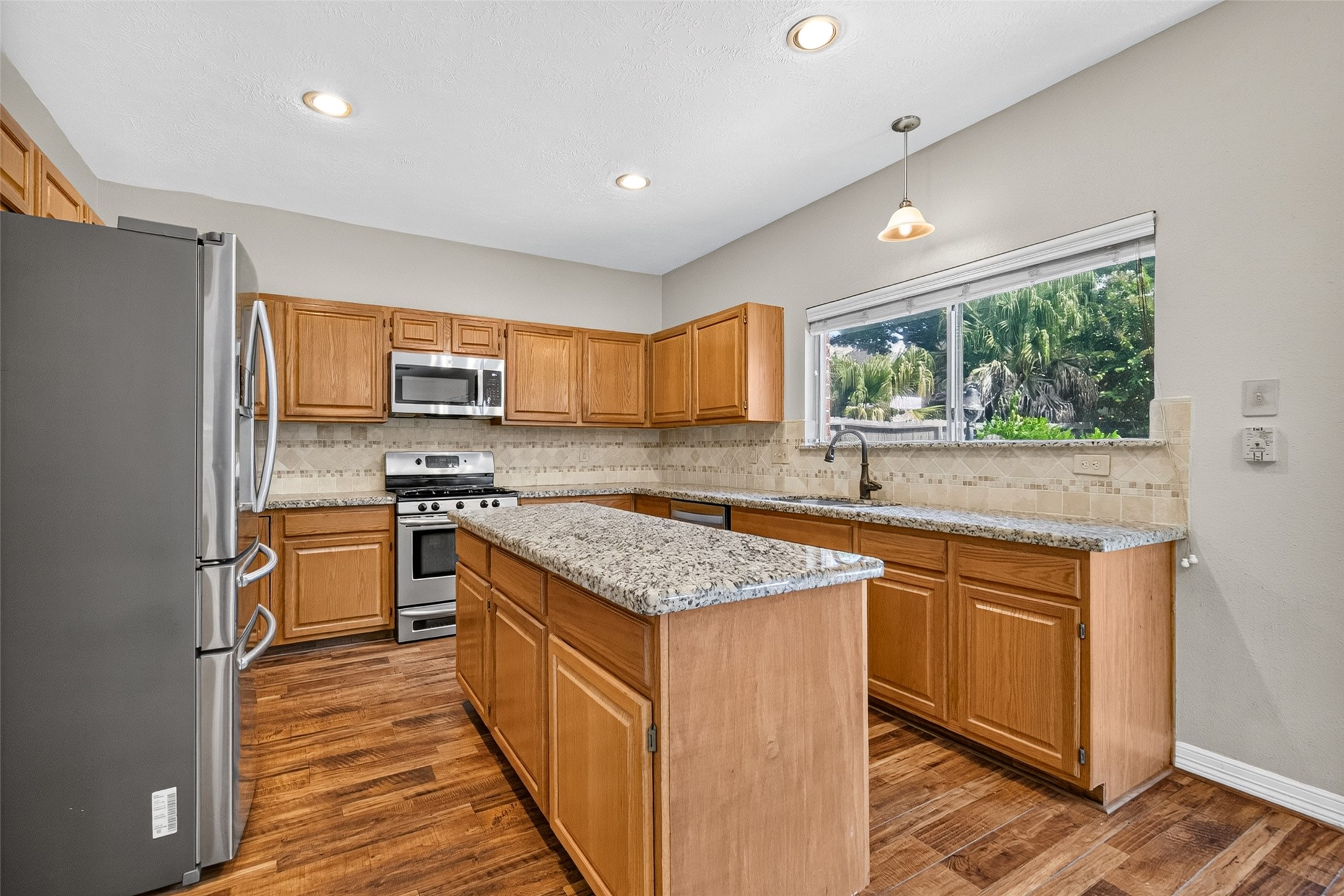 16511 Dawncrest Way Property Photo 9