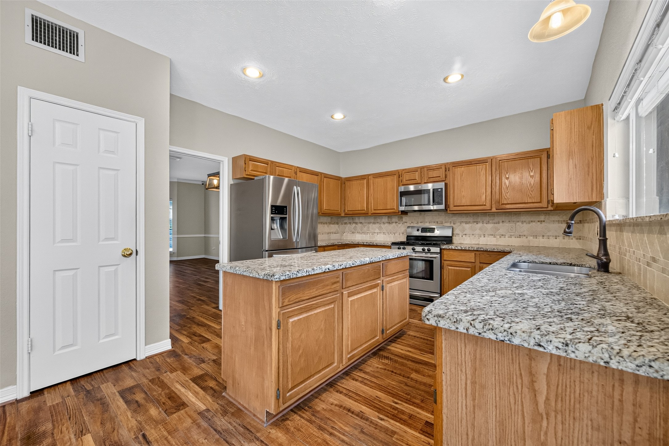 16511 Dawncrest Way Property Photo 11