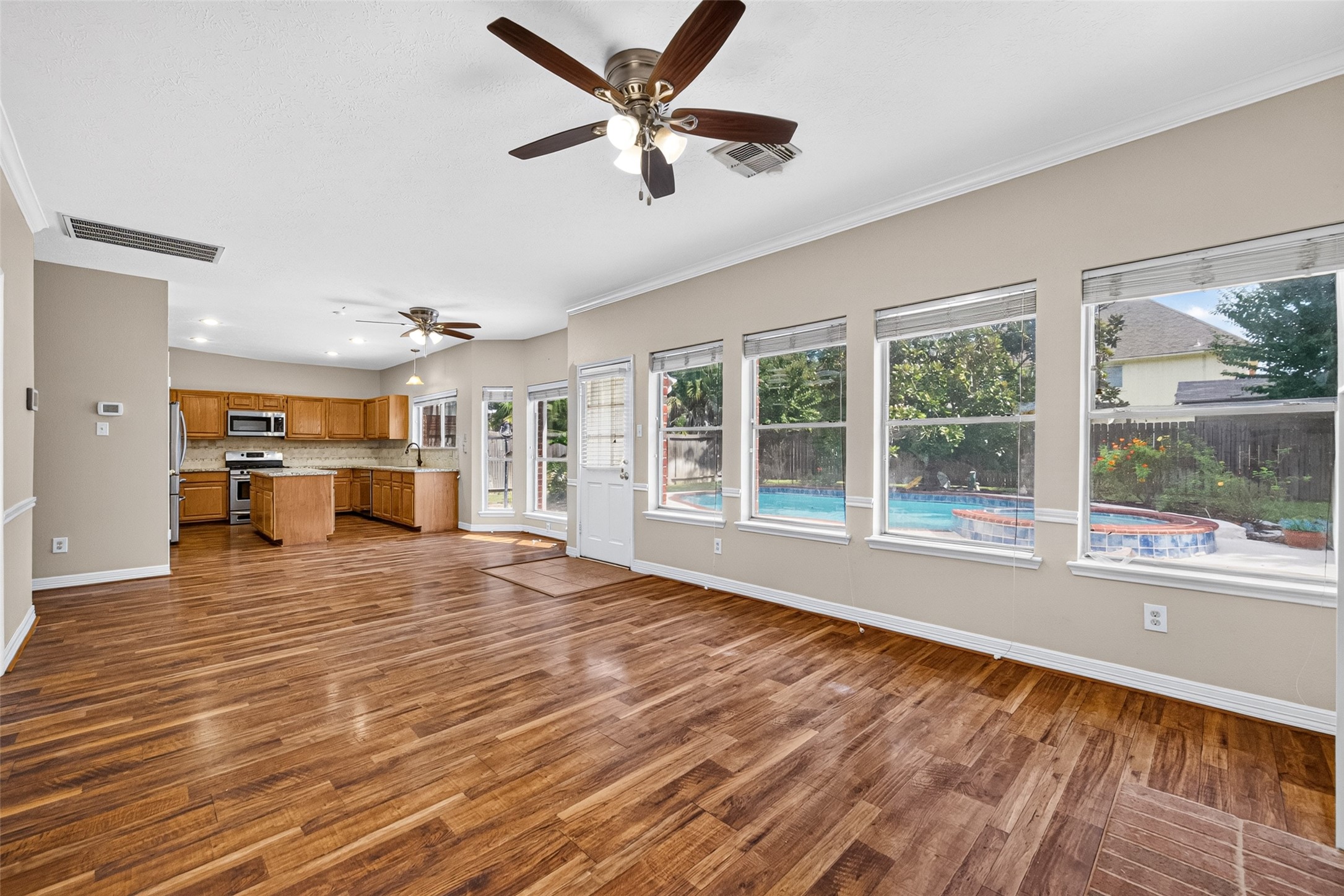 16511 Dawncrest Way Property Photo 20