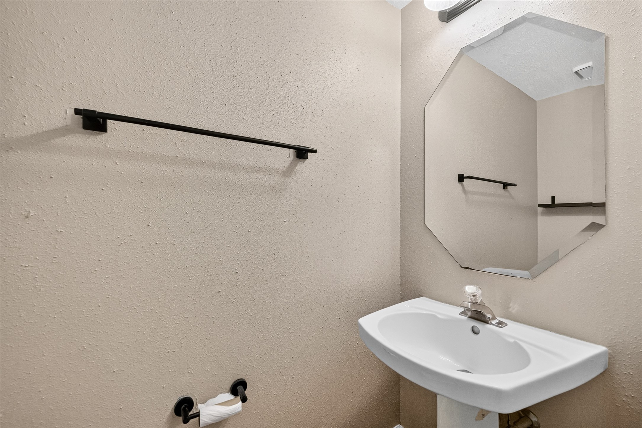 16511 Dawncrest Way Property Photo 21