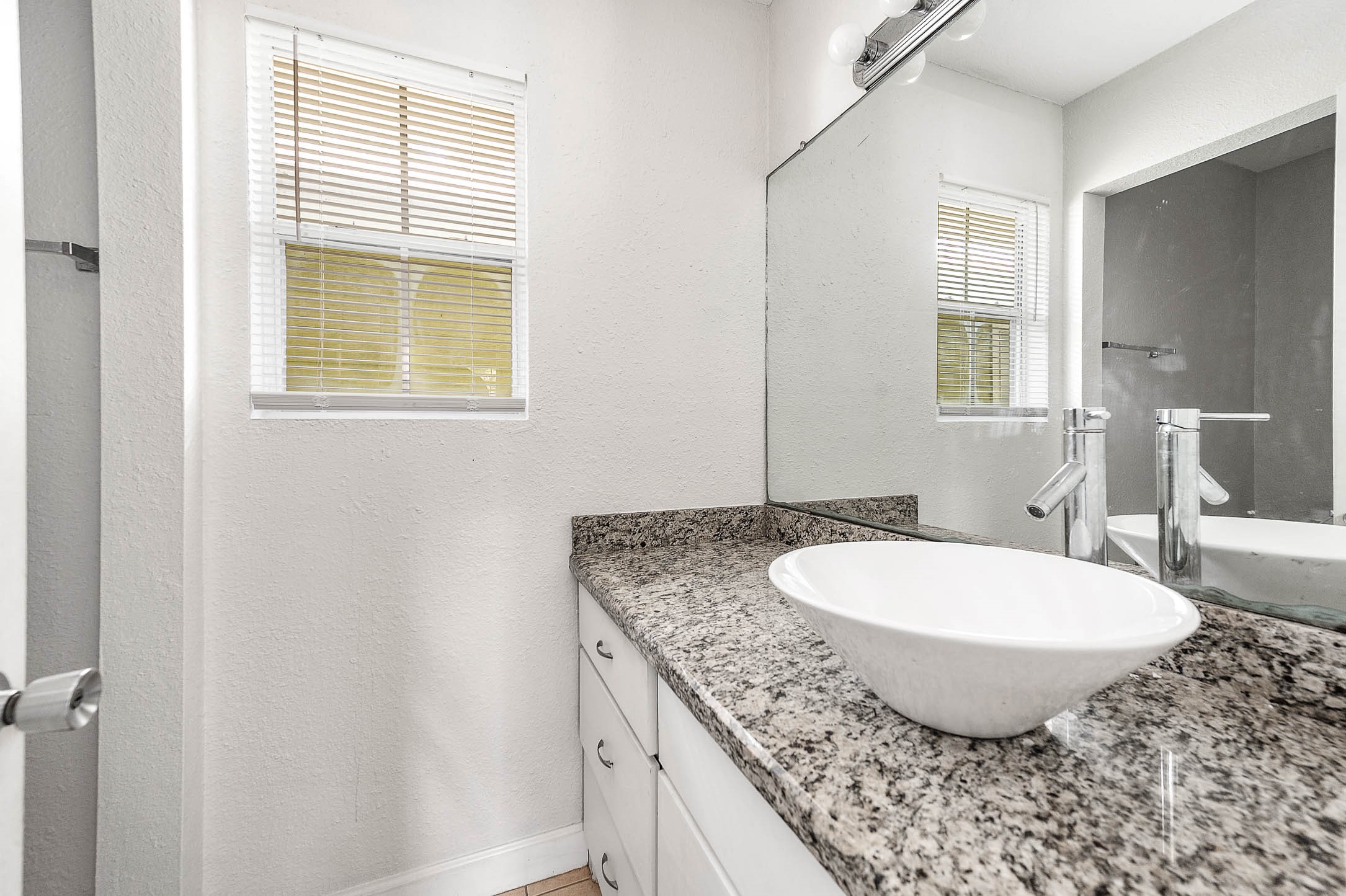 1711 Fourcade Street 5 Property Photo 8