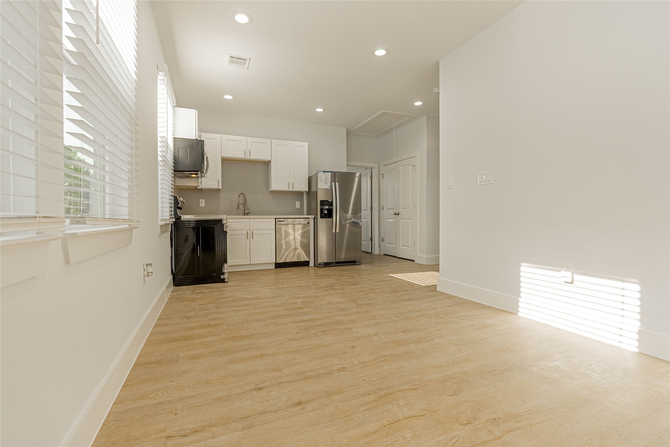 6006 Jerrycrest Drive B Property Photo 3