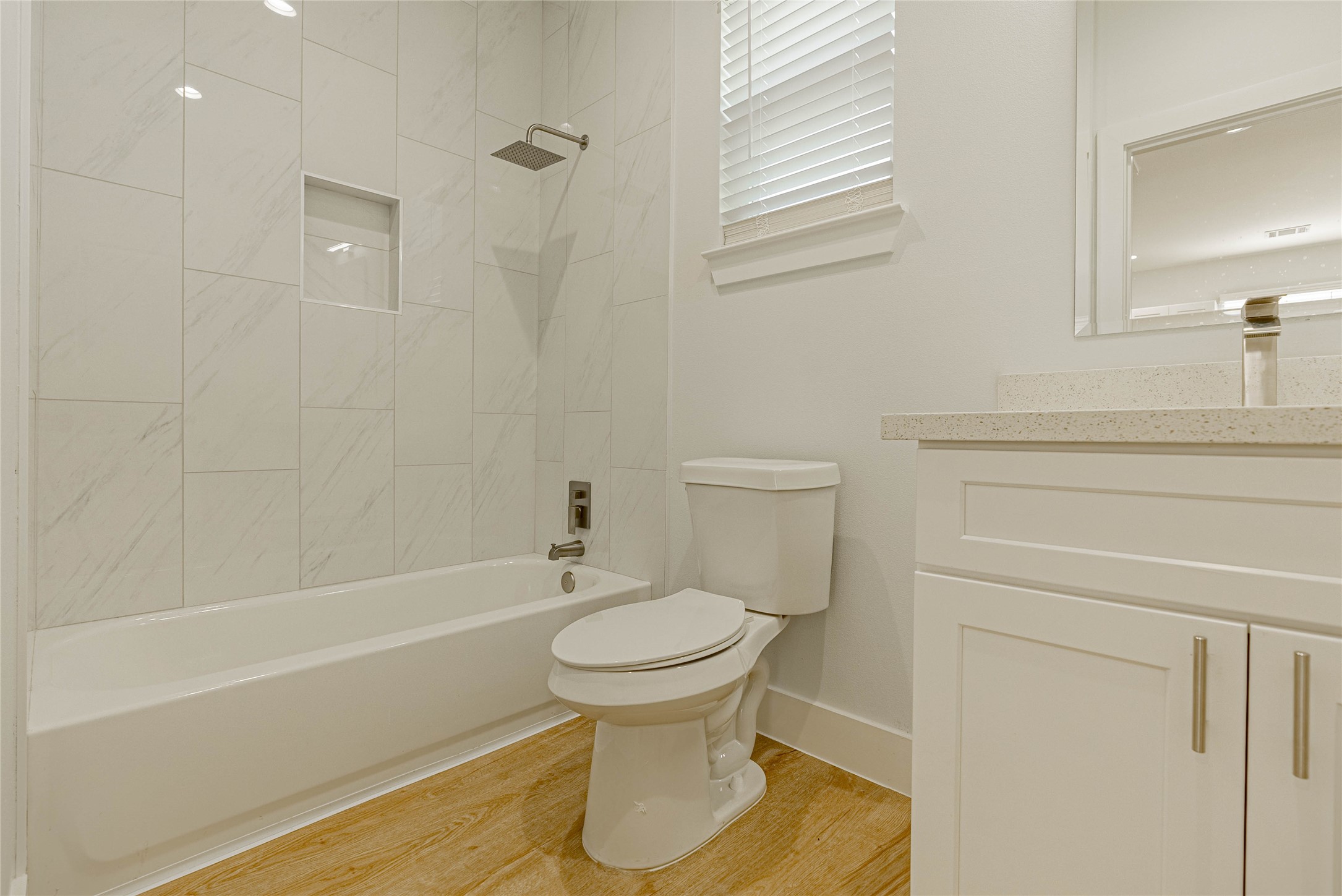 6006 Jerrycrest Drive B Property Photo 4