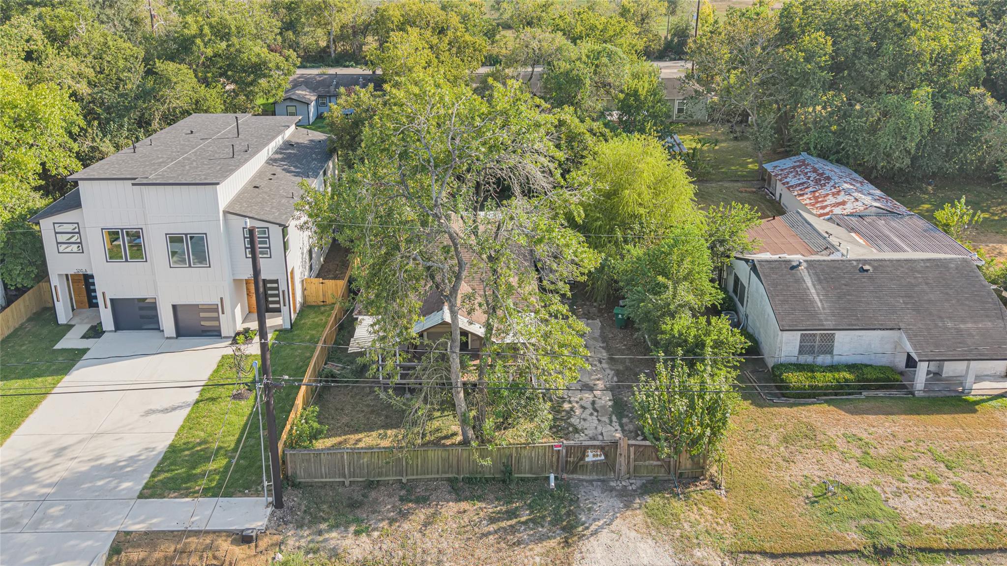 5214 Higgins Street, Houston Tx 77033 Property Photo 2