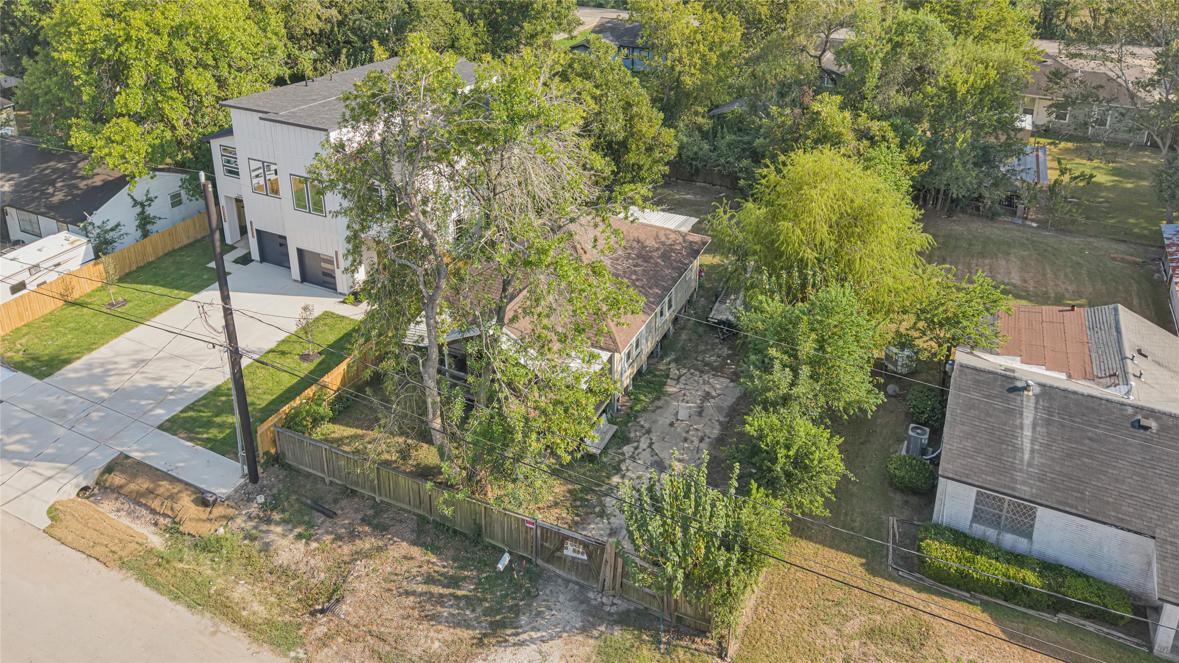 5214 Higgins Street Property Photo 4
