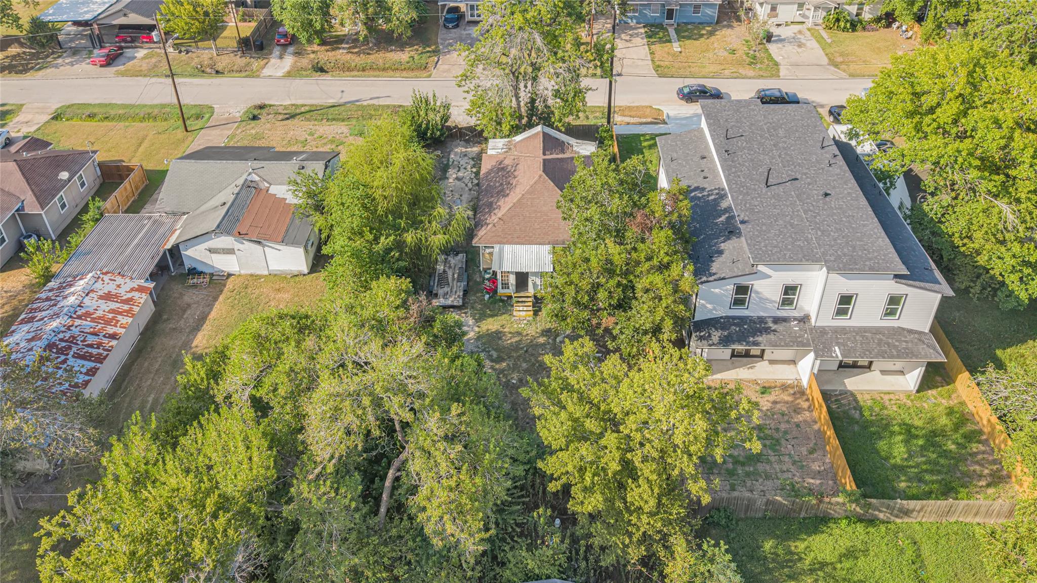 5214 Higgins Street Property Photo 6