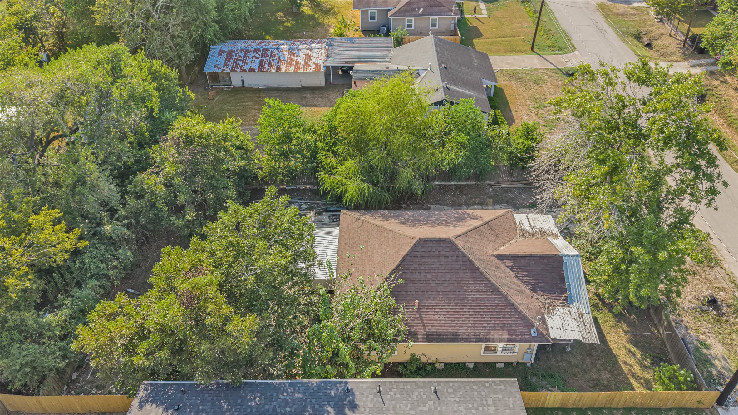 5214 Higgins Street Property Photo 8