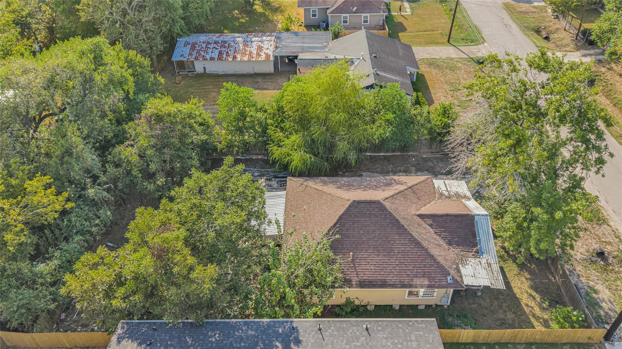 5214 Higgins Street Property Photo 8
