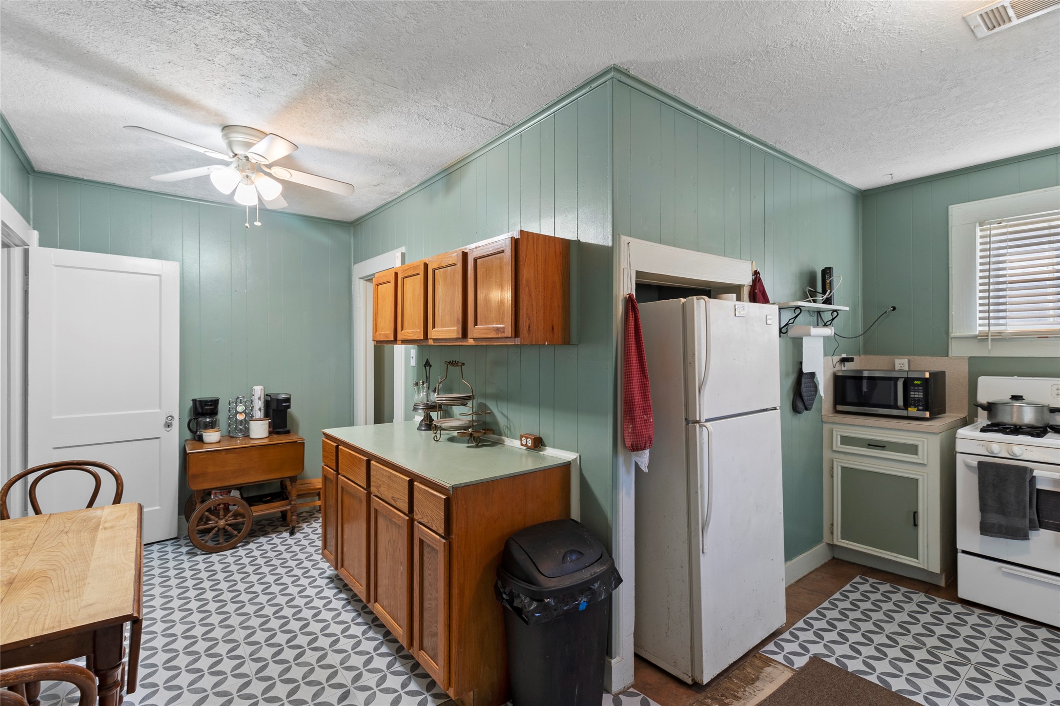 1004 Mccall Avenue Property Photo 8