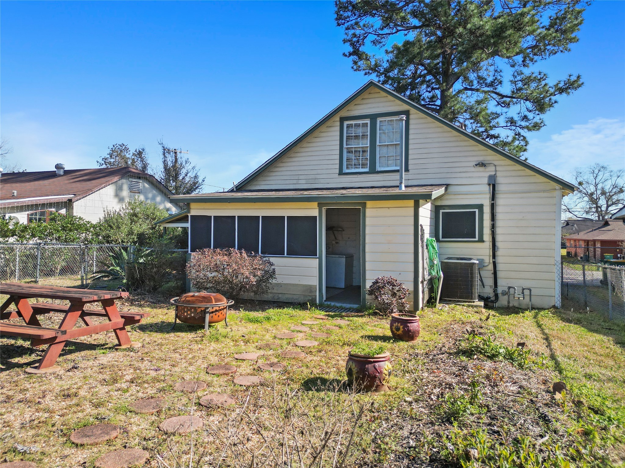 1004 Mccall Avenue Property Photo 17