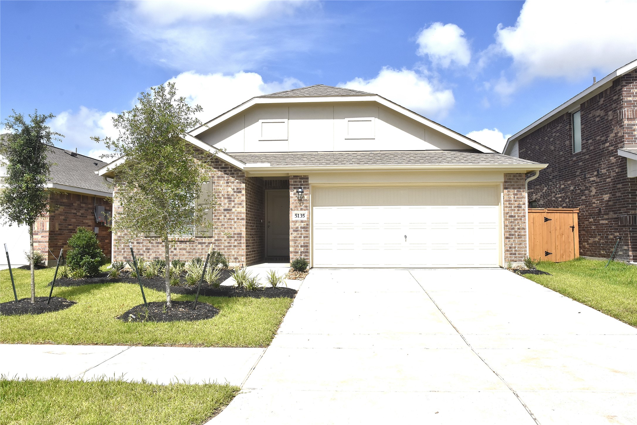 5135 Sunvalley Bend Drive Property Photo 1