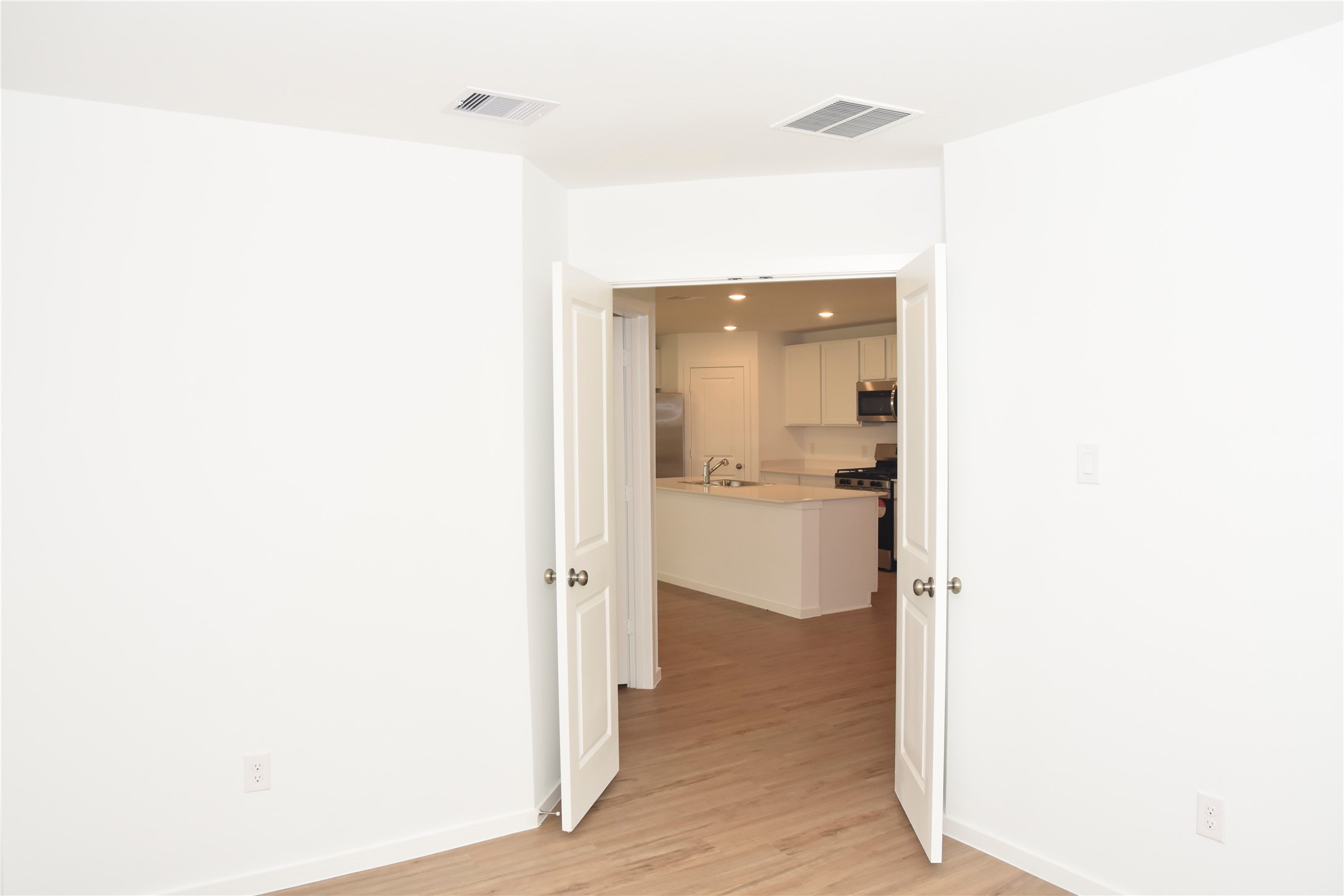 5135 Sunvalley Bend Drive Property Photo 8