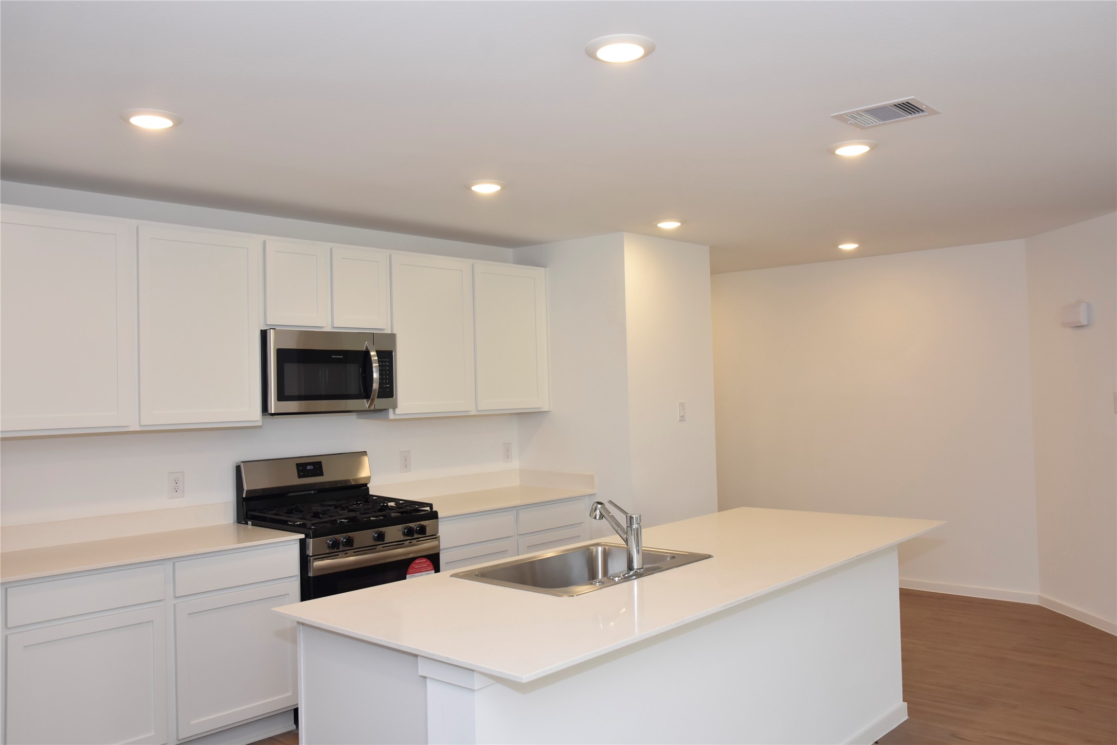 5135 Sunvalley Bend Drive Property Photo 12