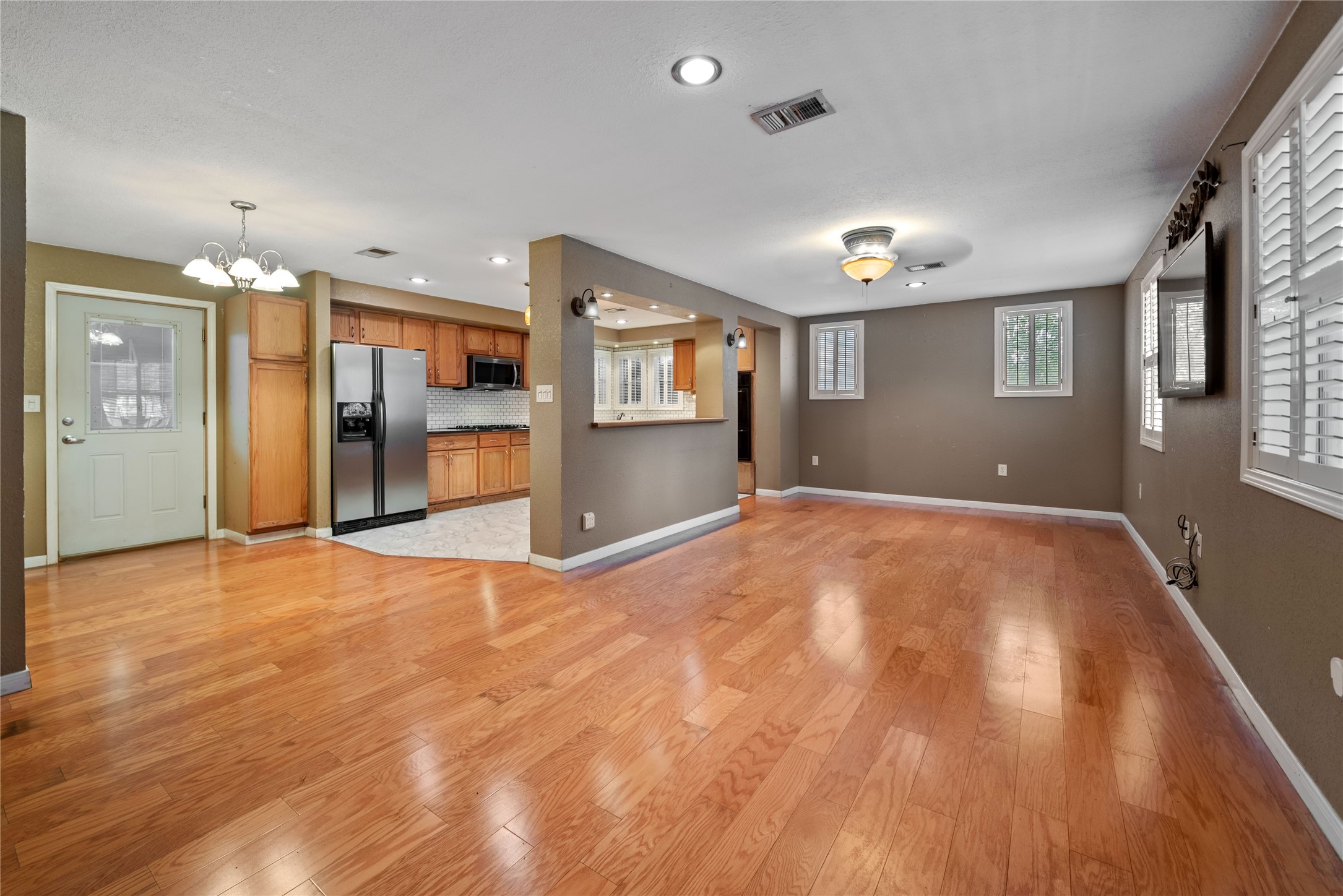 10702 River Oaks Drive Property Photo 3