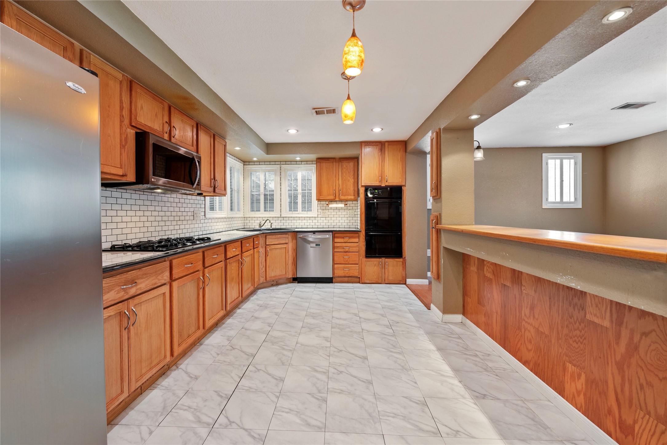 10702 River Oaks Drive Property Photo 5