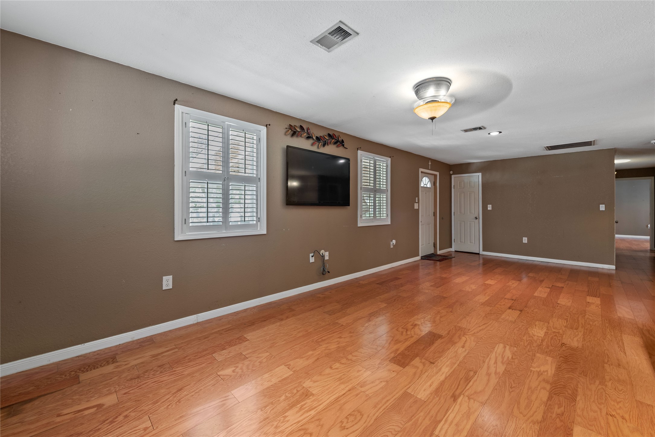 10702 River Oaks Drive Property Photo 7