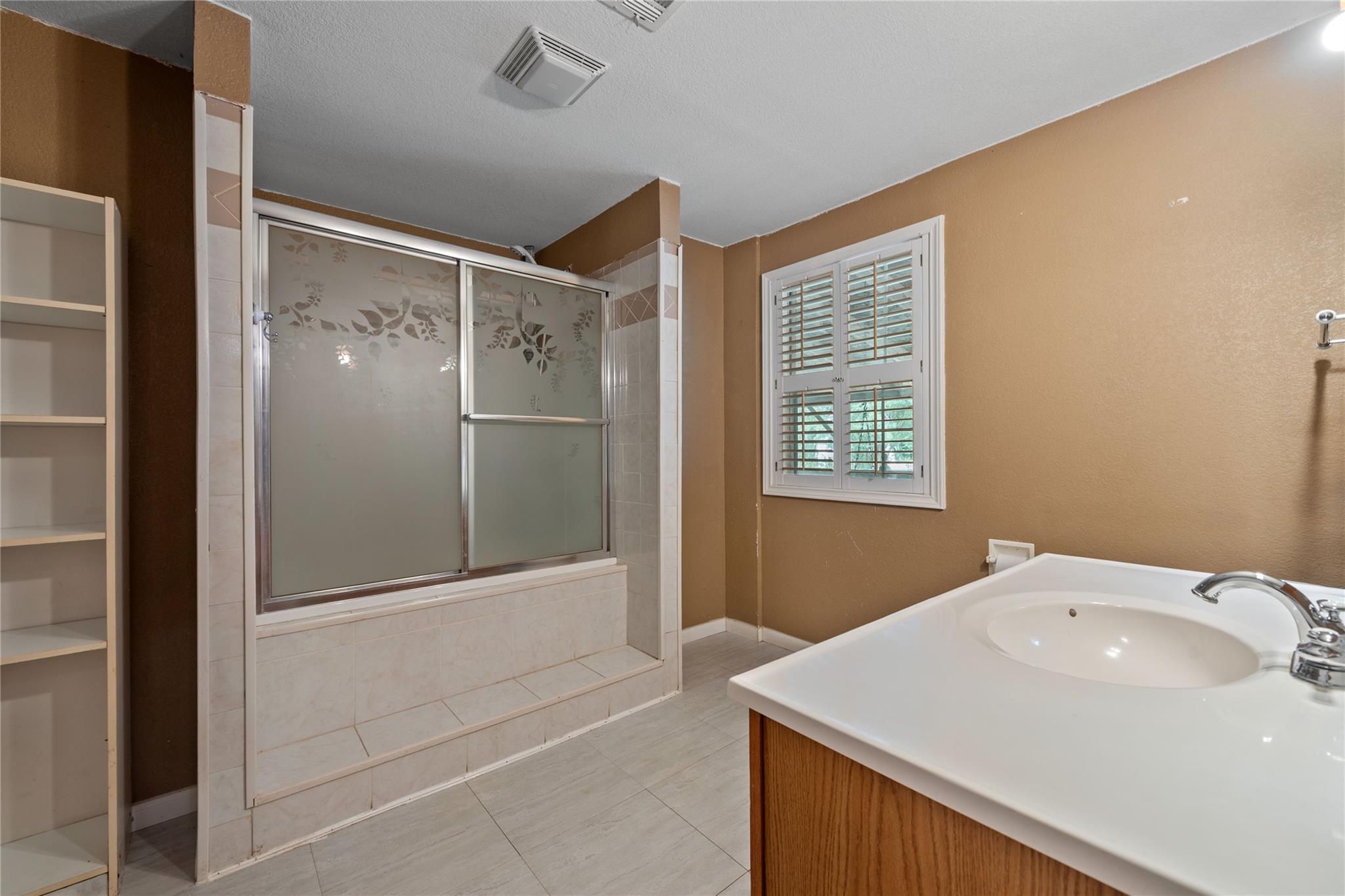 10702 River Oaks Drive Property Photo 10