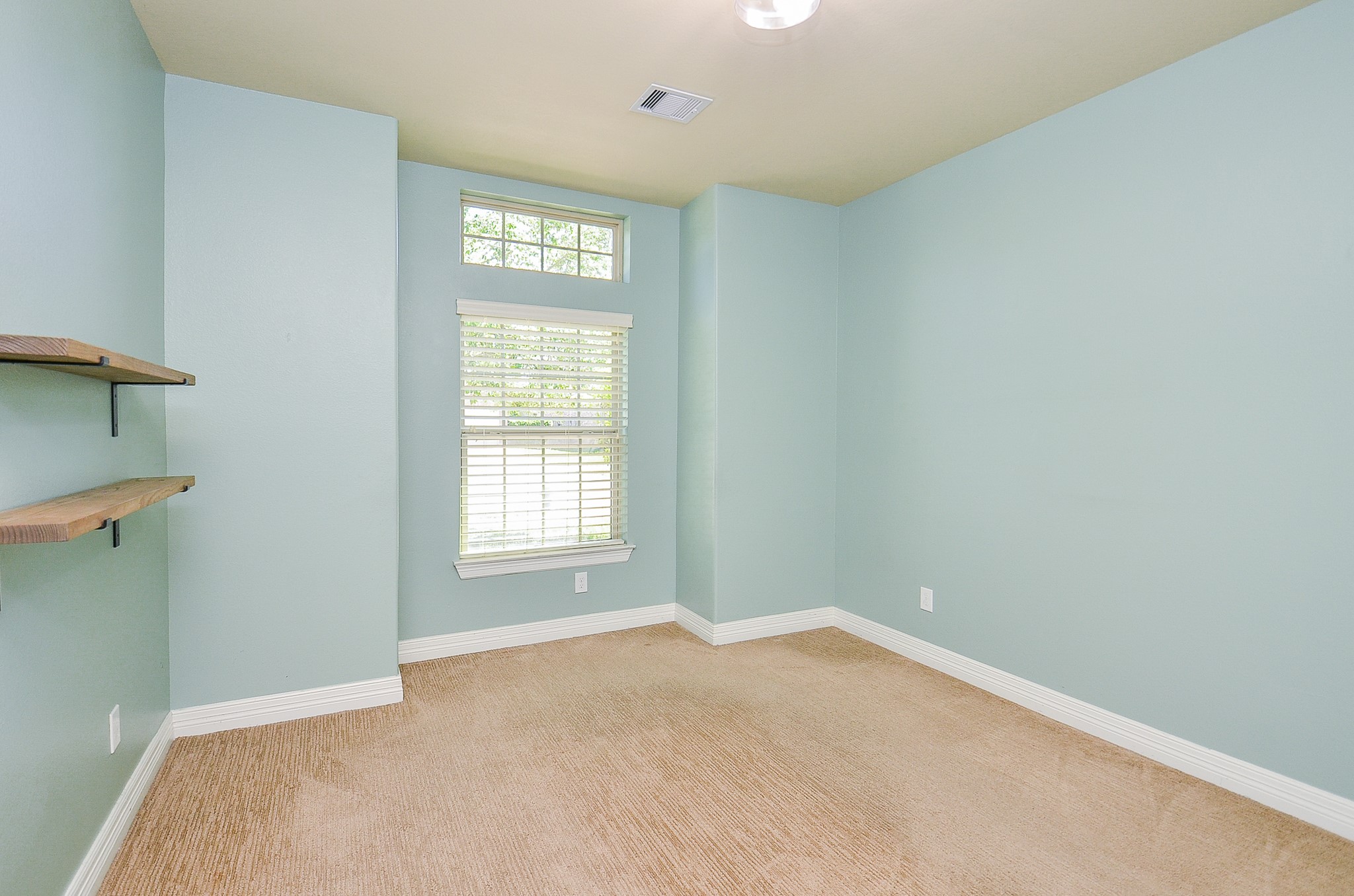 18918 Summer Farm Trail Property Photo 6