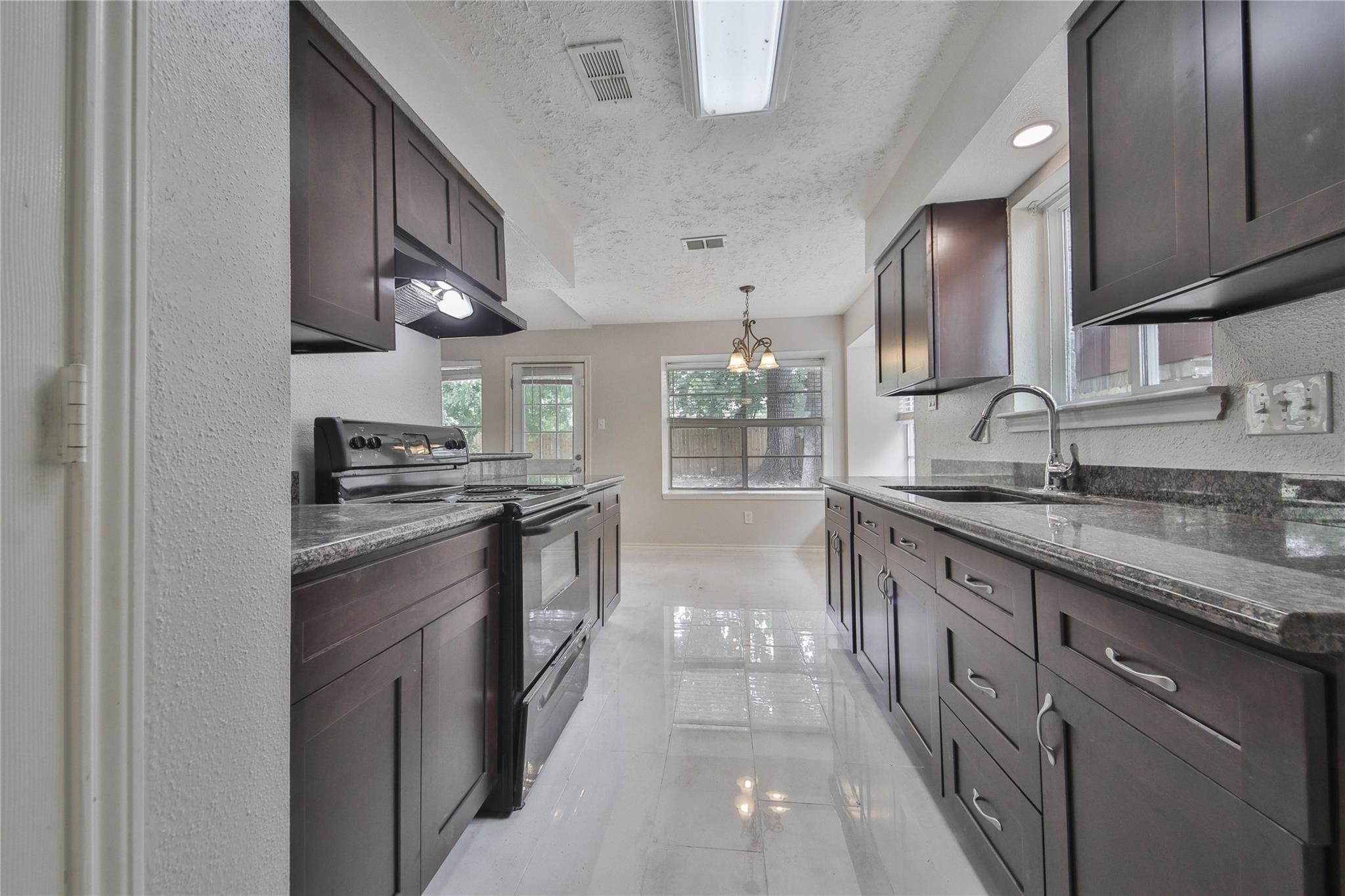 10018 King Ranch Lane Property Photo 3