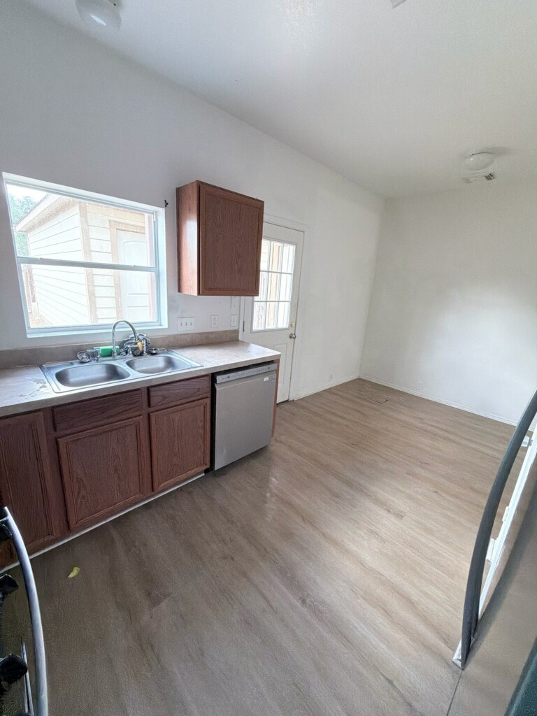 2211 Walnut Fair Lane Property Photo 4