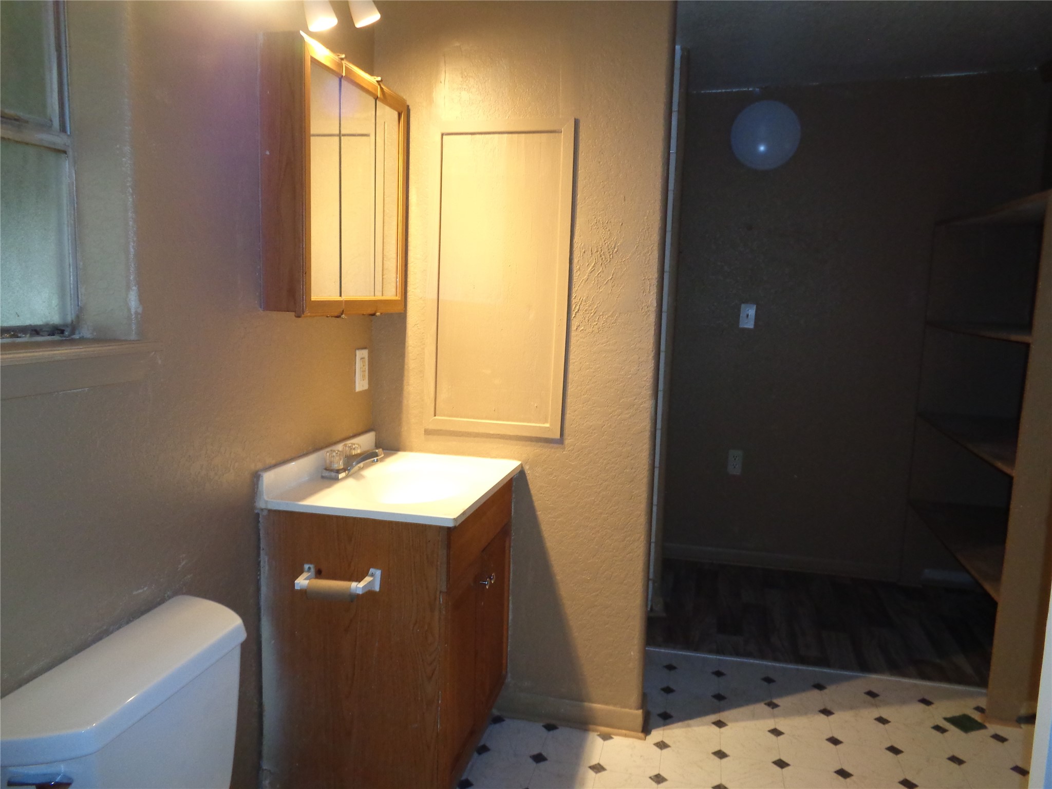 310 S Avenue D Property Photo 8