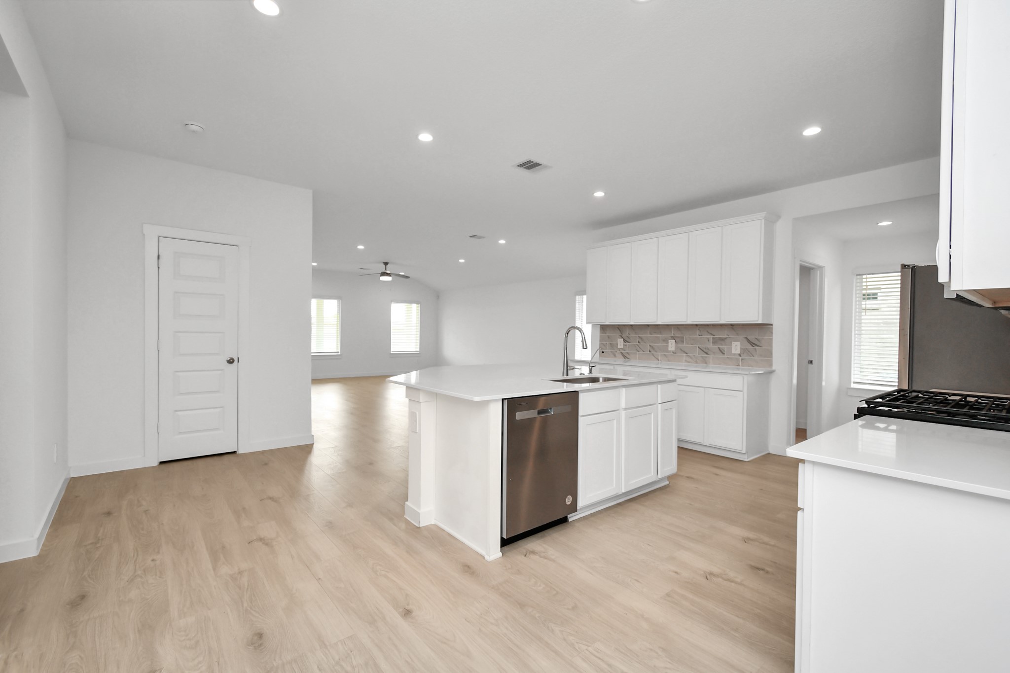 29935 Gallatin River Lane Property Photo 6