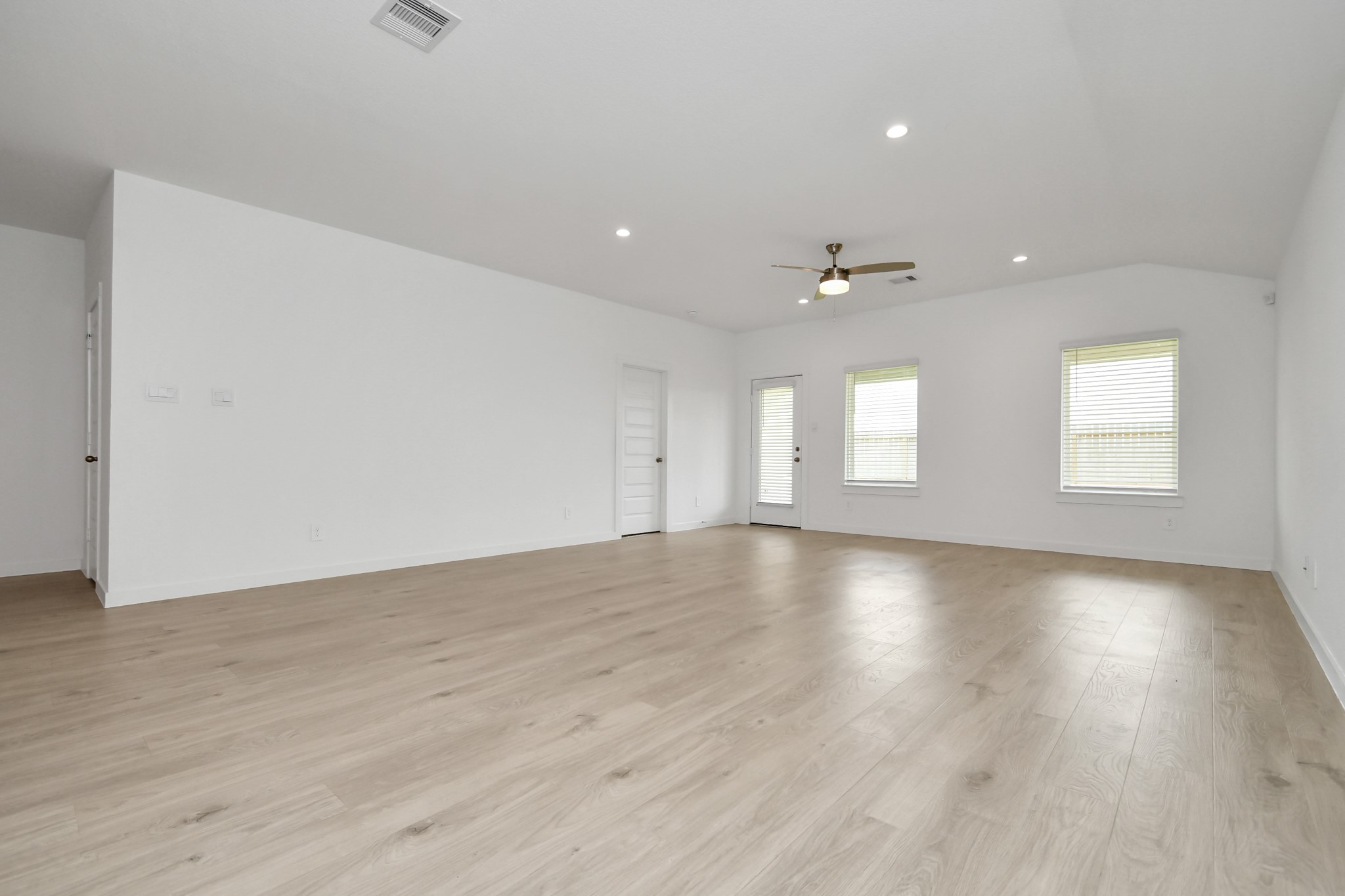 29935 Gallatin River Lane Property Photo 13