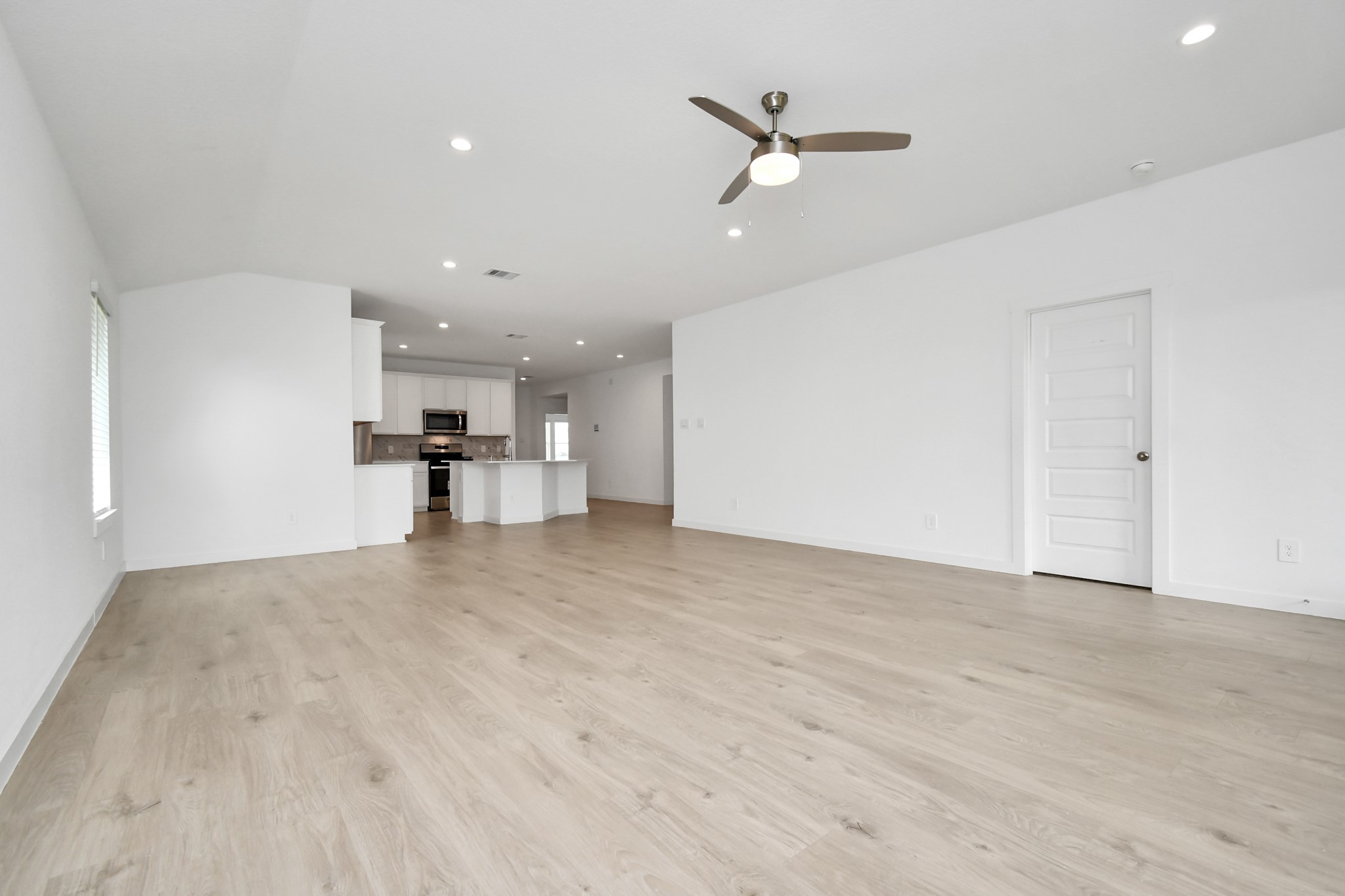 29935 Gallatin River Lane Property Photo 14