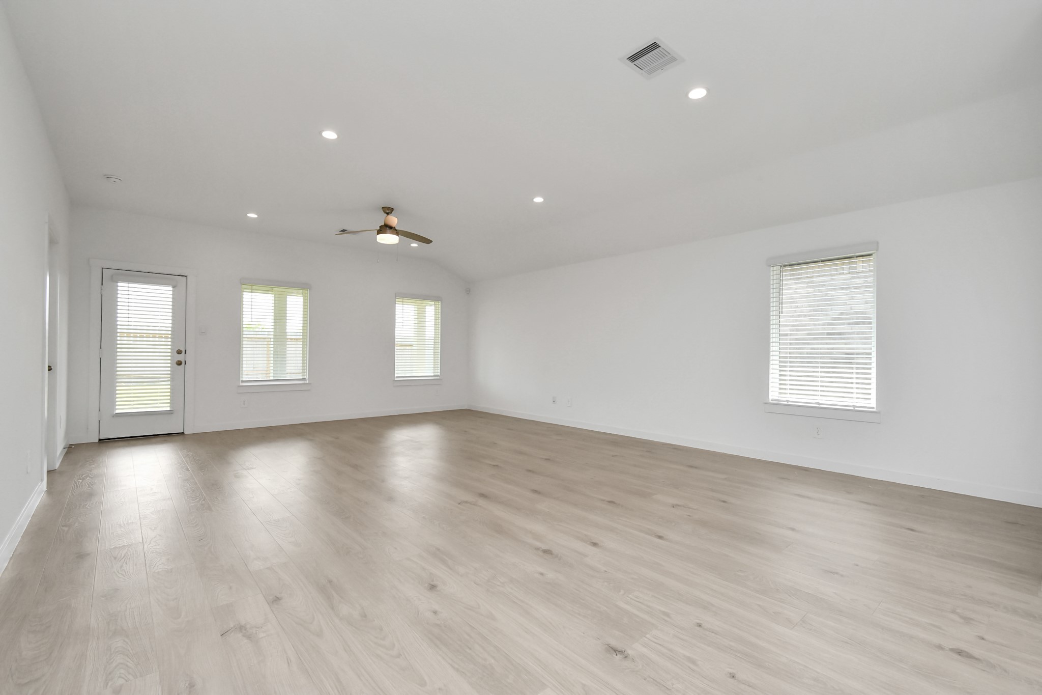 29935 Gallatin River Lane Property Photo 16