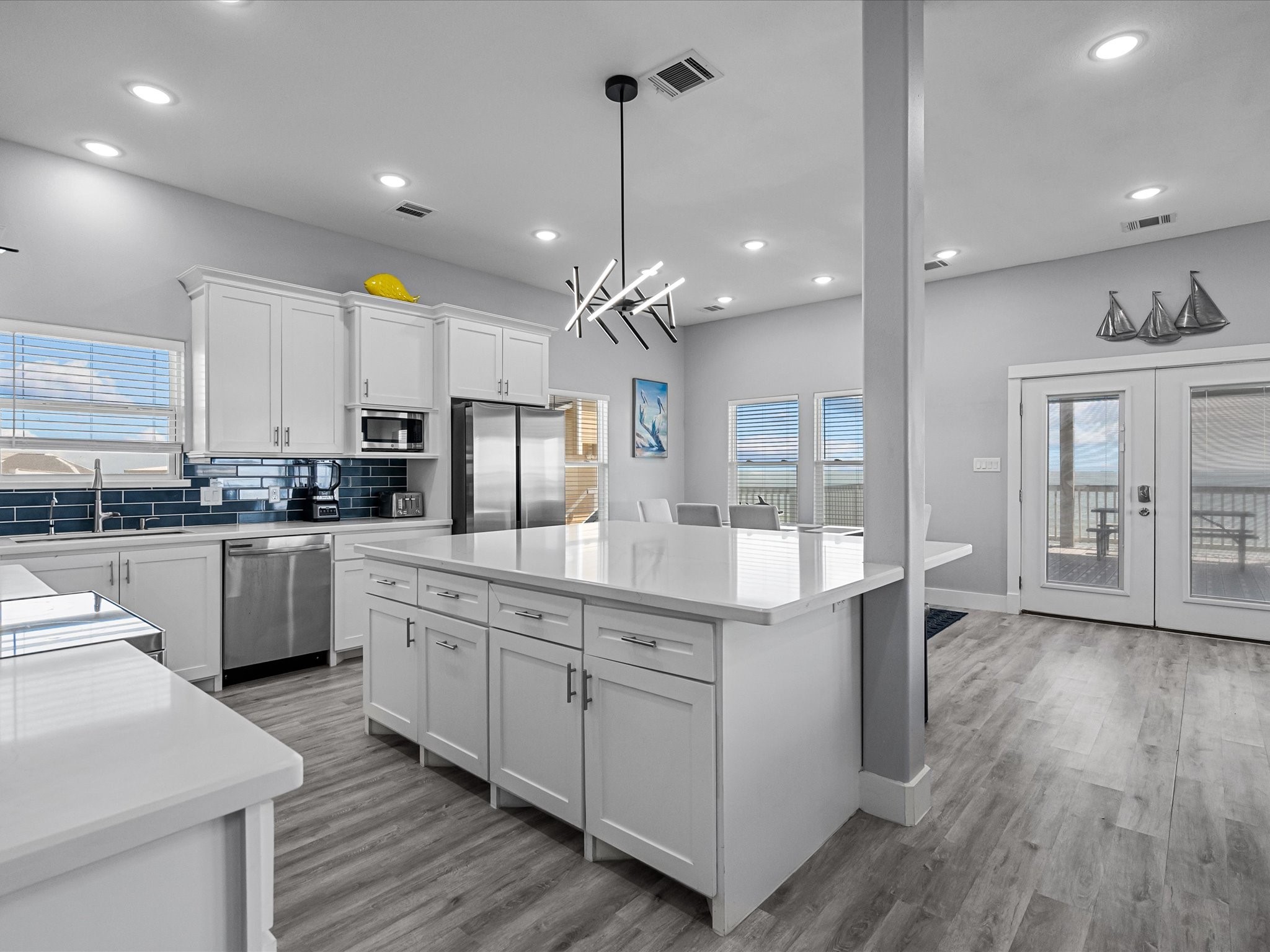 718 Beach Drive Property Photo 16