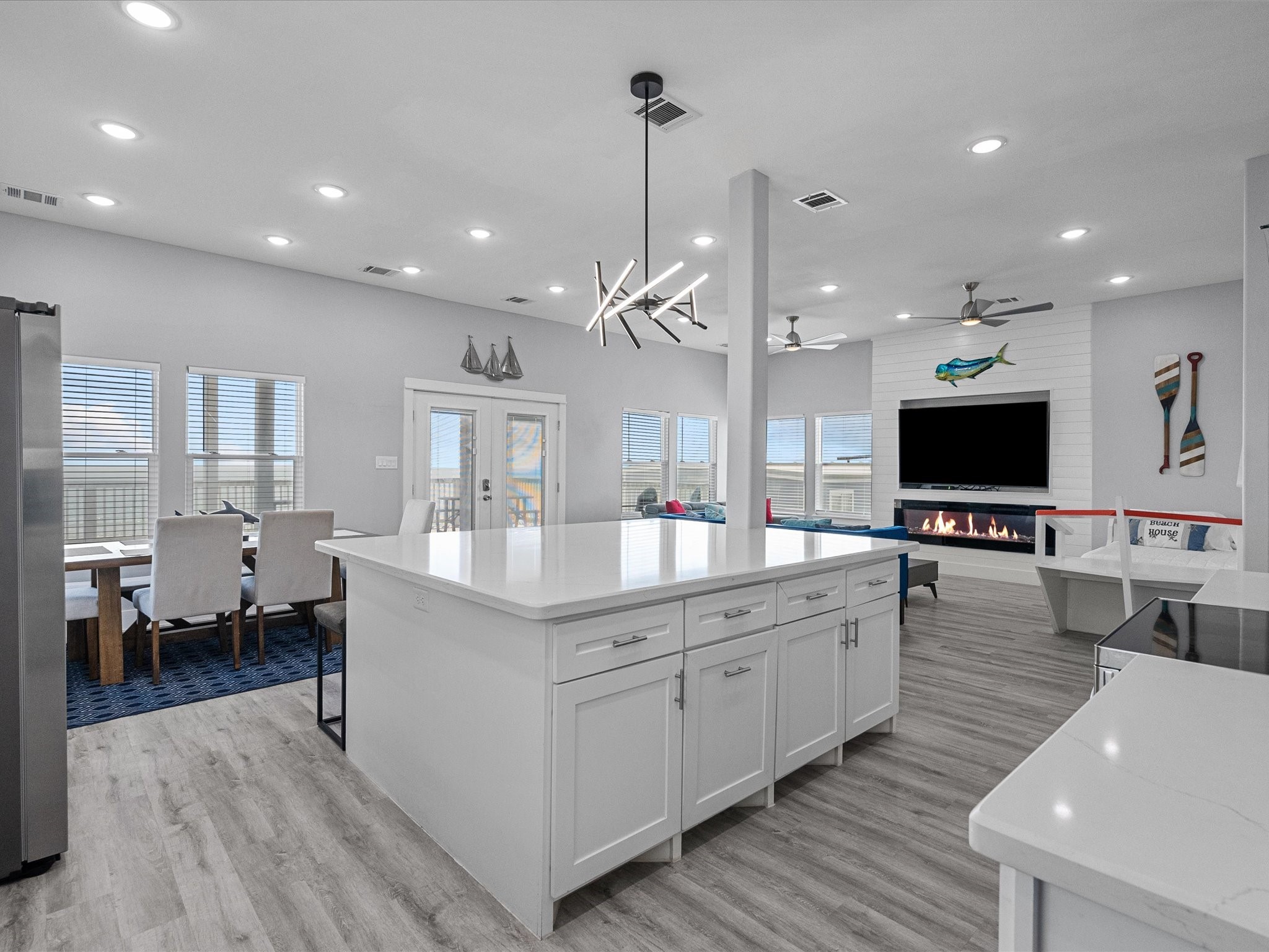 718 Beach Drive Property Photo 17