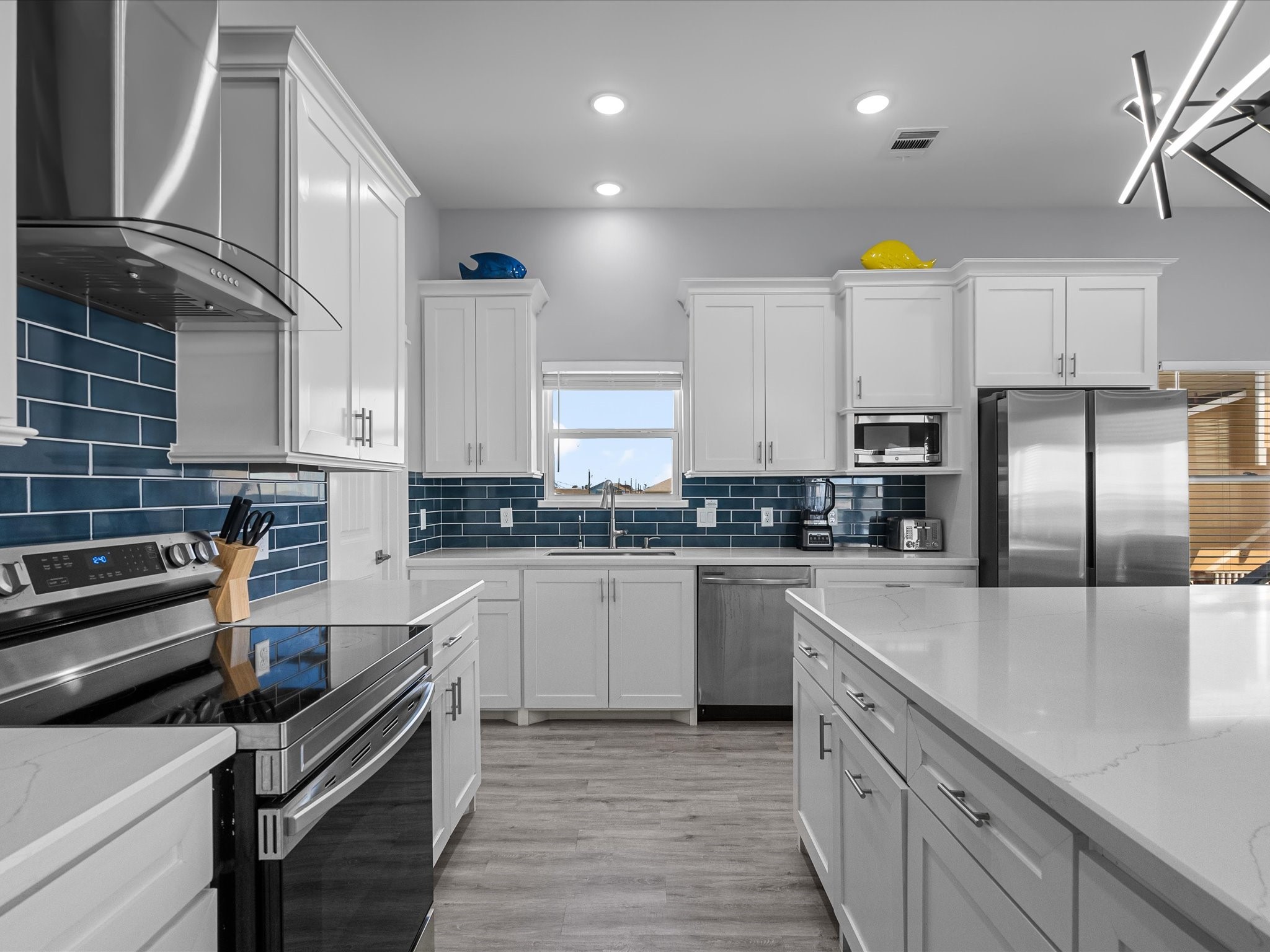 718 Beach Drive Property Photo 19