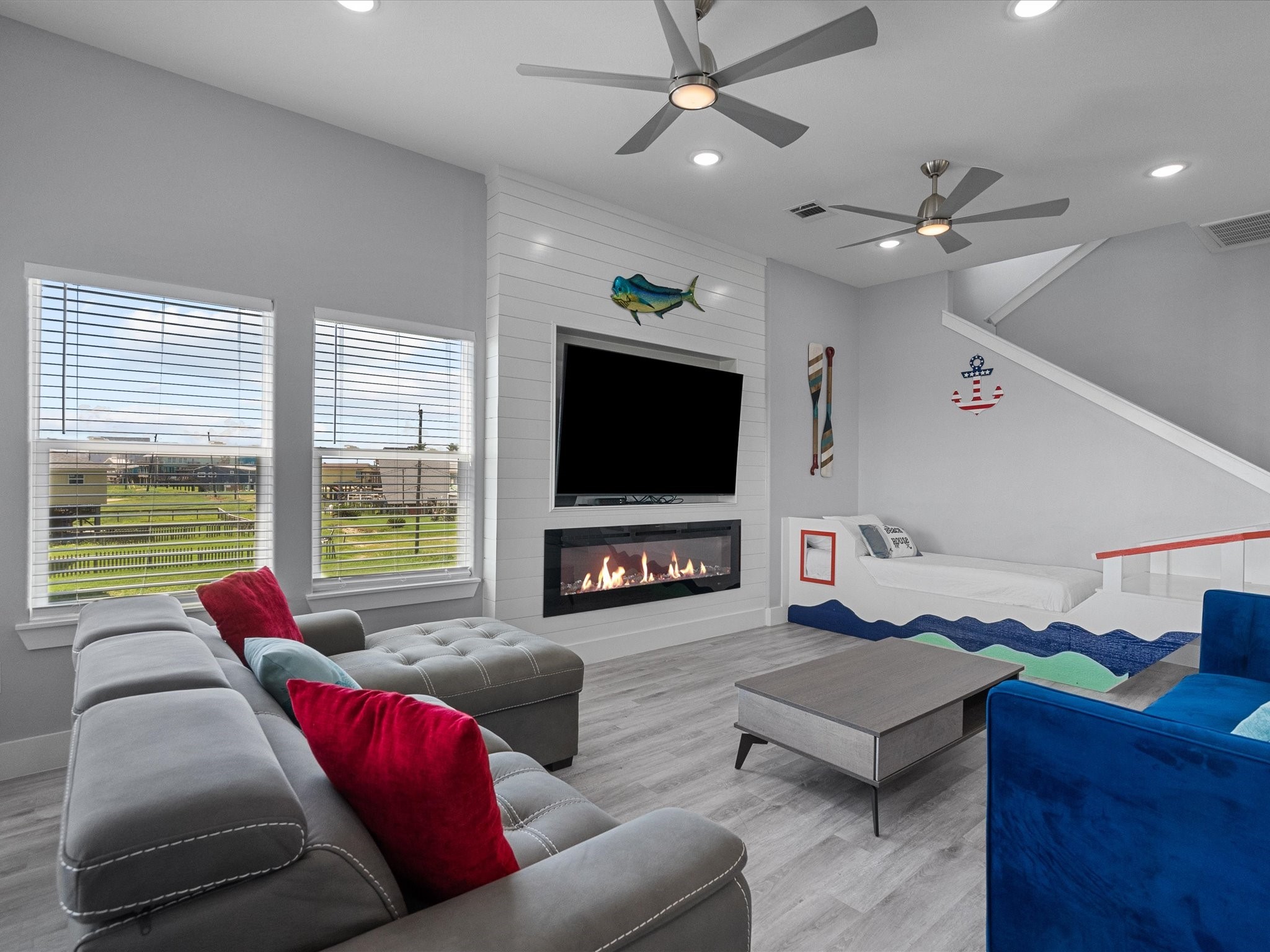 718 Beach Drive Property Photo 21