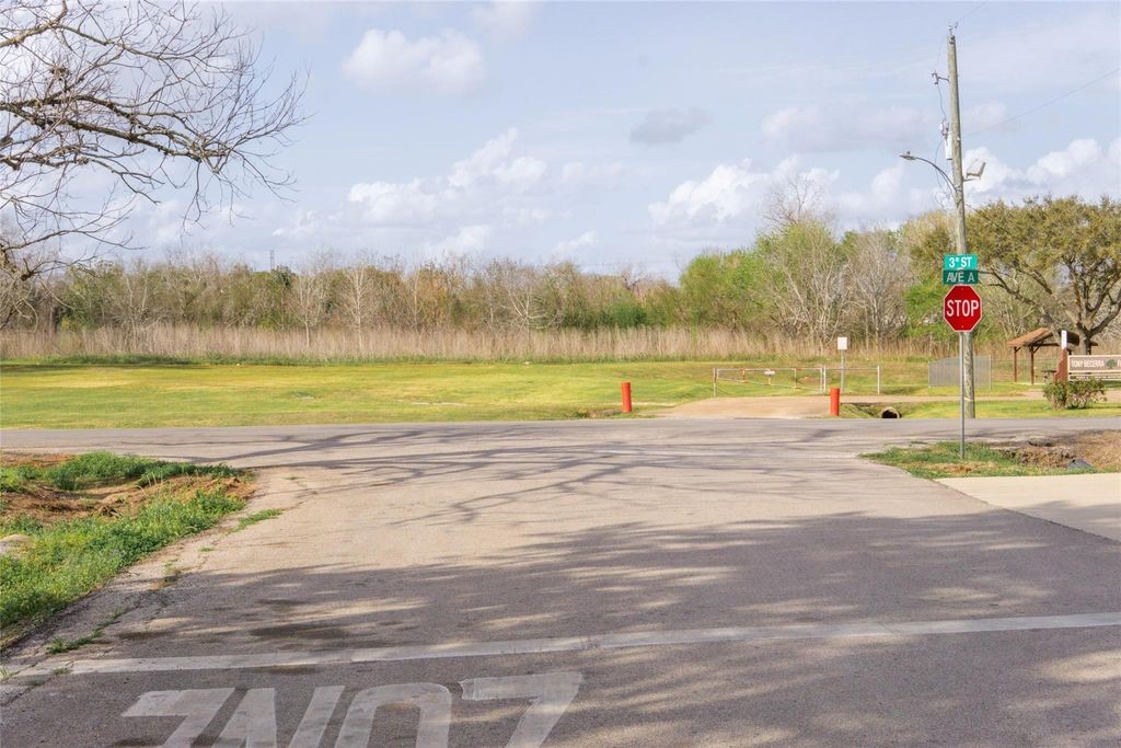 204 3rd Street Property Photo 2