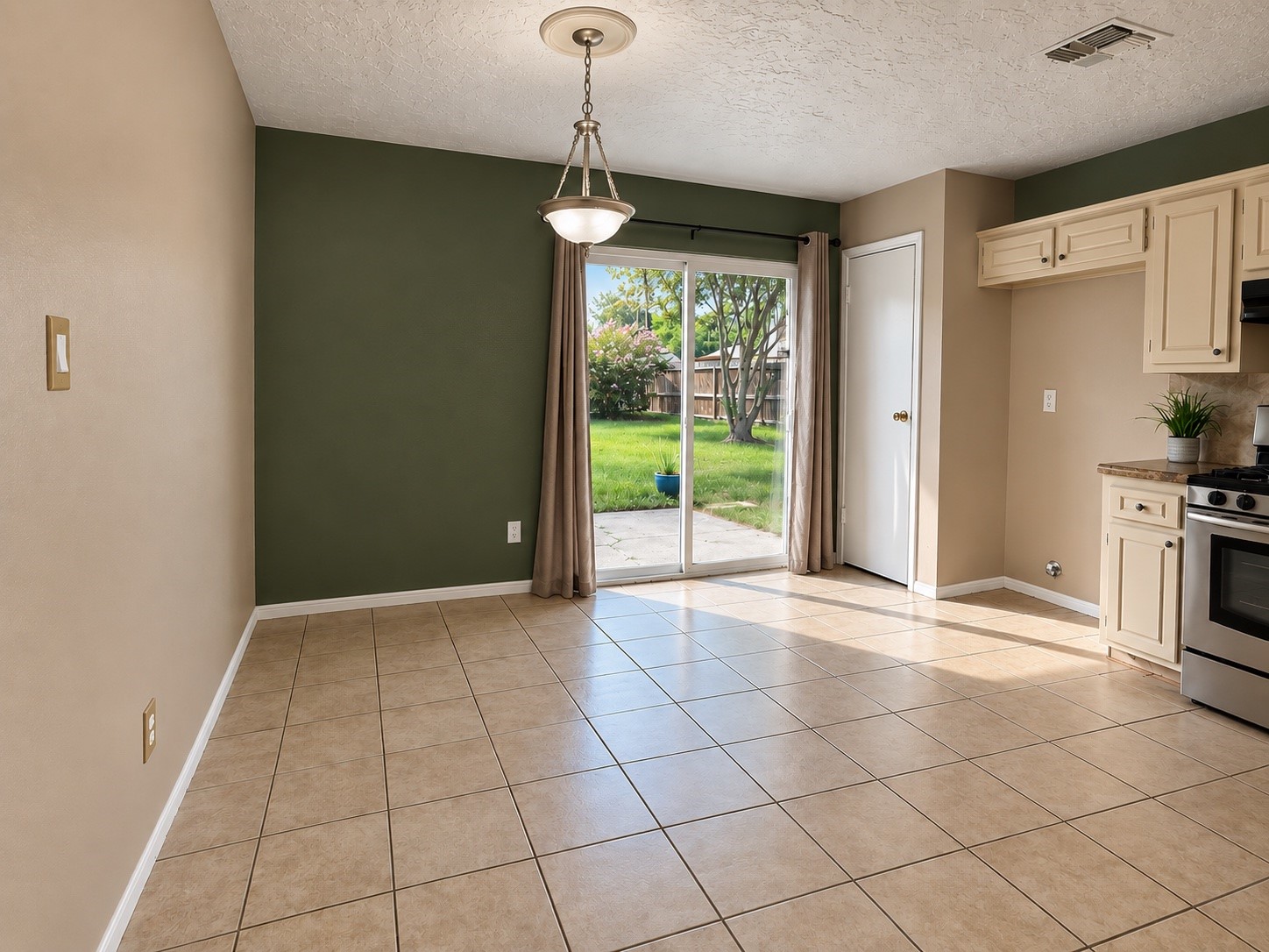 21311 Greenham Drive Property Photo 6