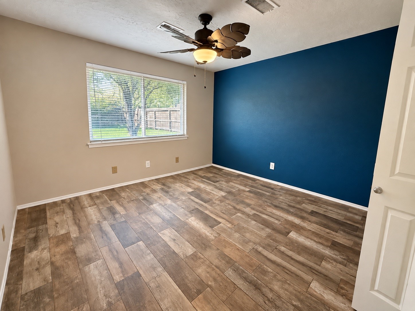 21311 Greenham Drive Property Photo 9
