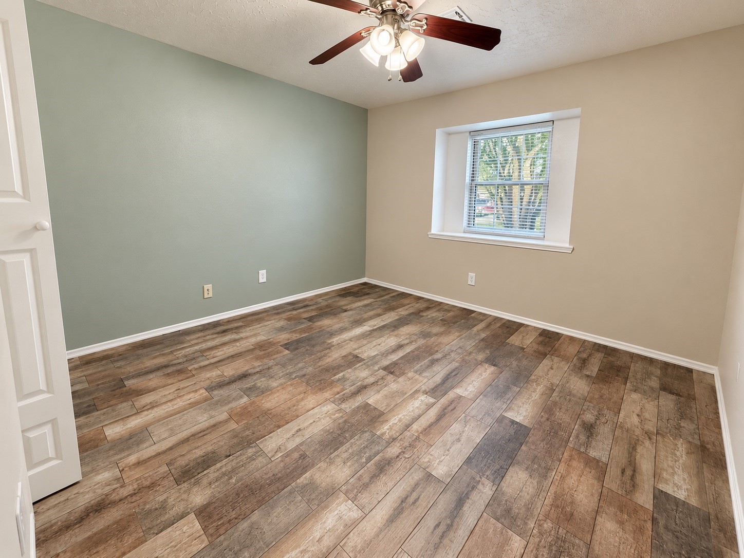 21311 Greenham Drive Property Photo 11